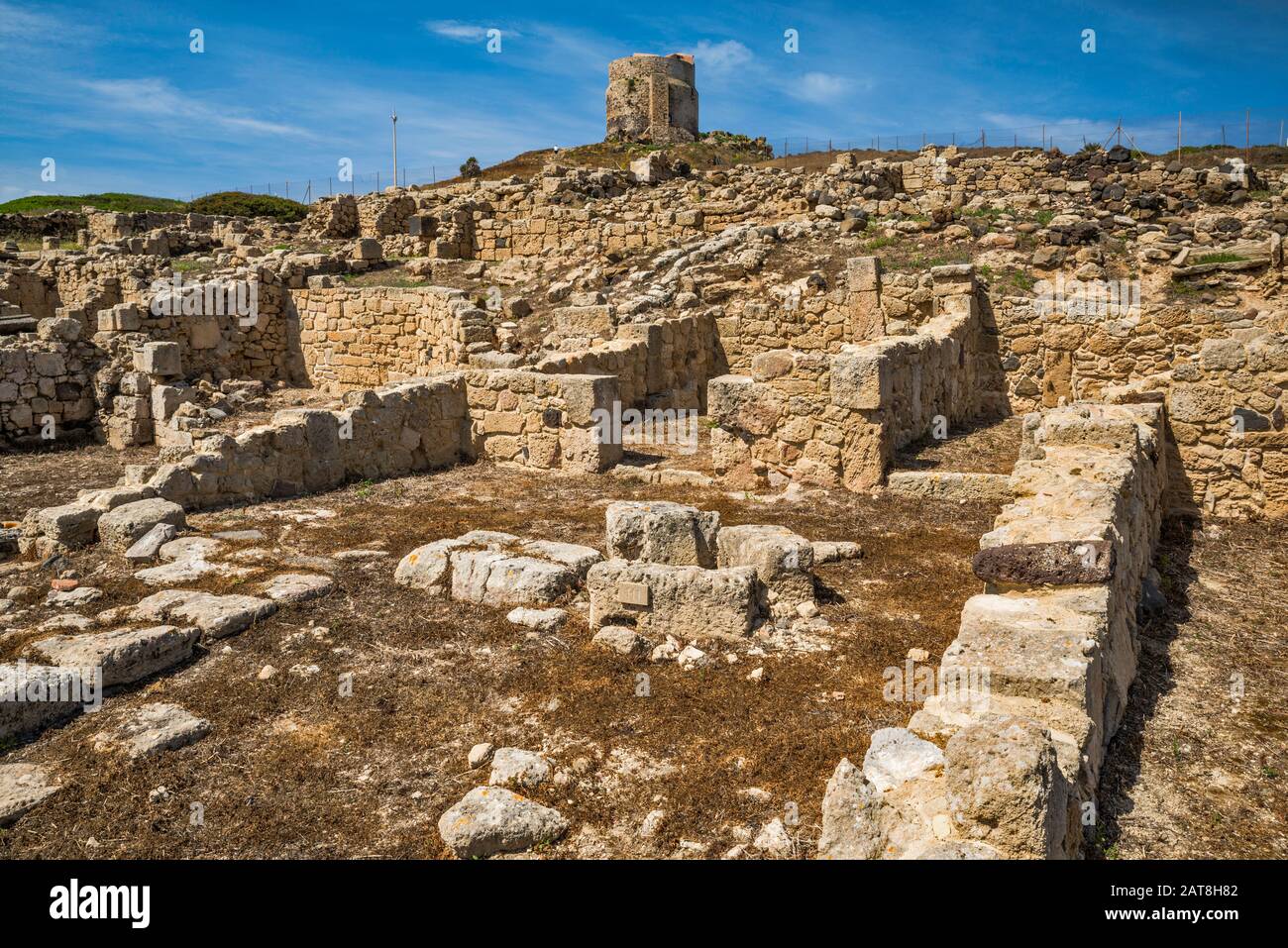 Torre di San Giovanni, Ruinen an der Archäologischen Stätte von Tharros, Gemeinde Cabras, Provinz Oristano, Sardinien, Italien Stockfoto