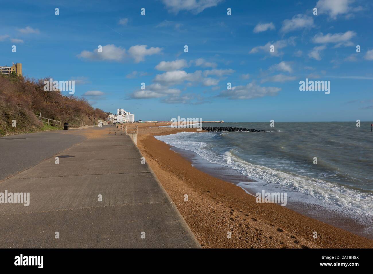 Esplanade, Leas, Folkestone, Hafen, Meer, Strand, Blauer Himmel, Schopfmeer, Folkestone, Kent, England Stockfoto