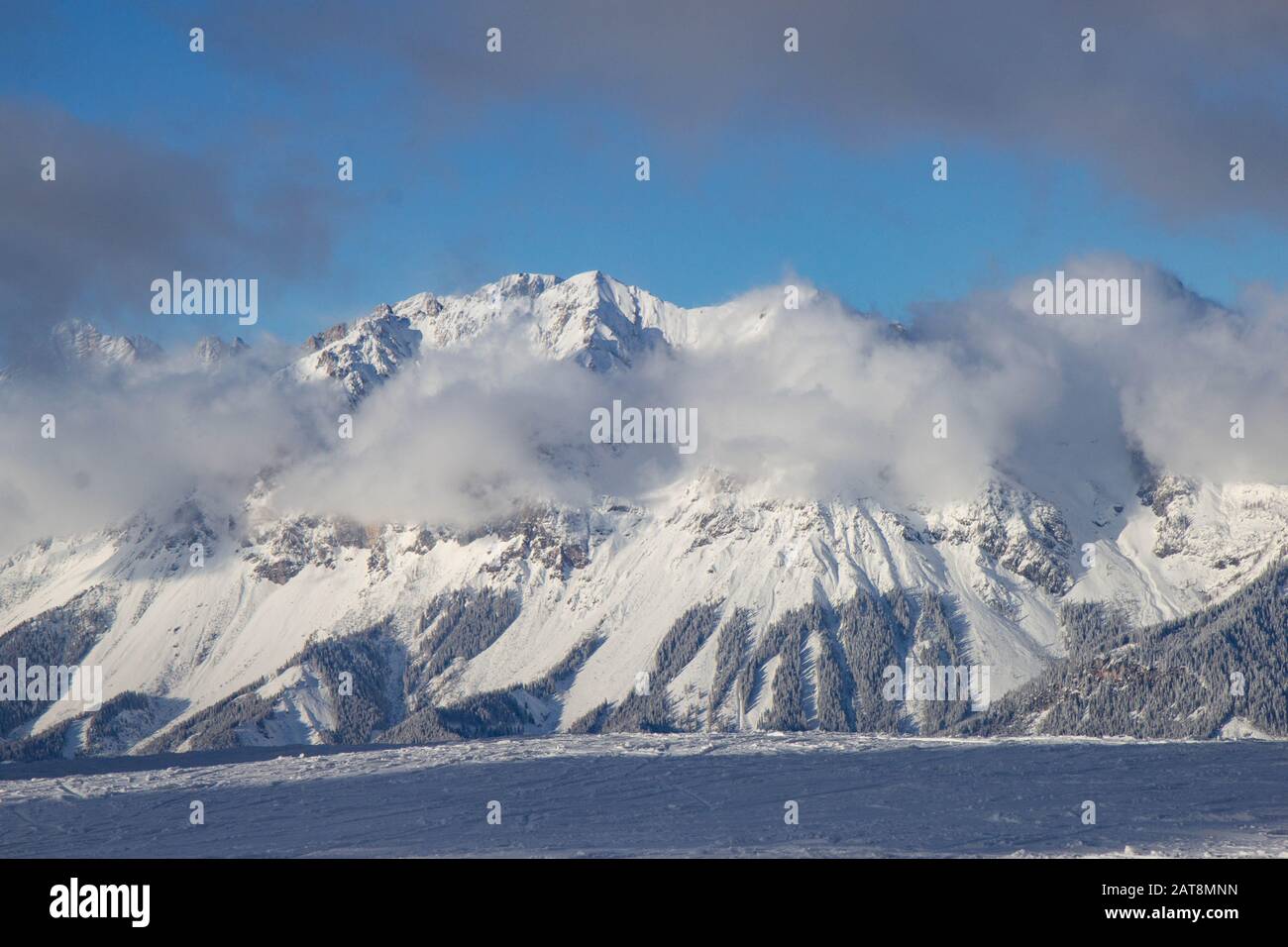 Blick vom Skigebiet Schladming auf den Dachsteingletscher Stockfoto