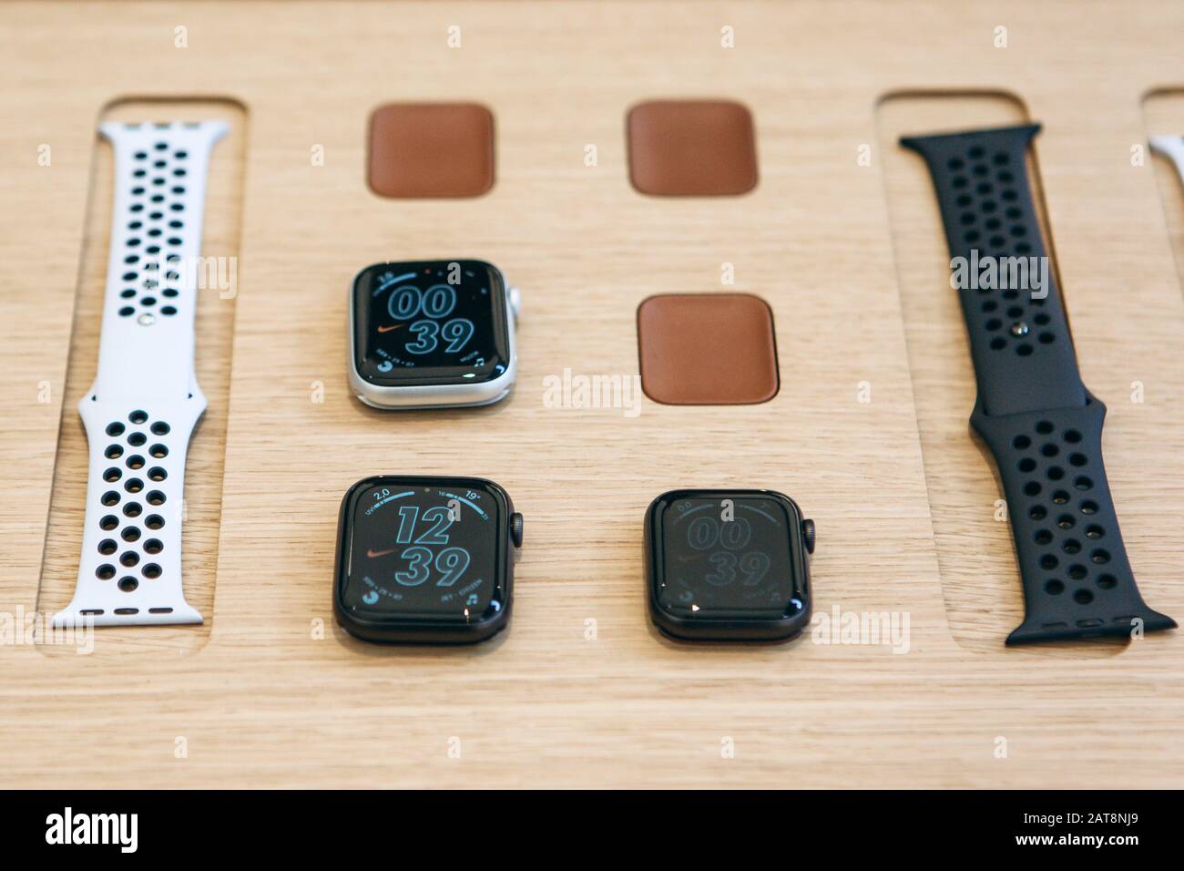 Türkei, Istanbul, 20. Dezember 2019 Moderne stilvolle Apple Watch Serie 5  Nike Edition Stockfotografie - Alamy