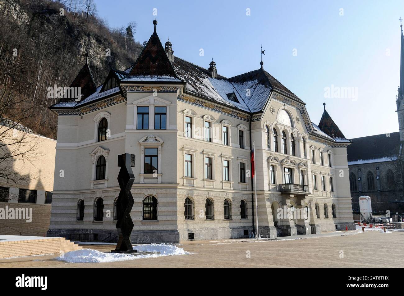 Das Amt des Ministerpräsidenten und weitere Regierungsstellen in Vaduz, Liechtenstein Stockfoto