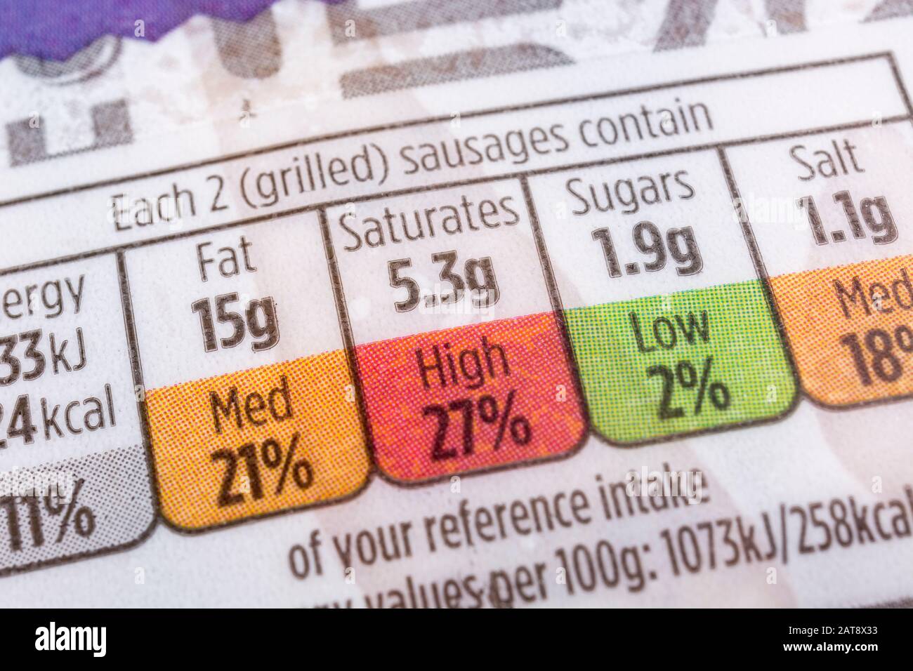ASDA Schweinefleisch Cumberland Würstchen. Nährwertangaben Box, diätetische Informationen Etikett, hoher Fettgehalt, Salzgehalt, Lebensmittel-Etikett close up, UK Shop Fleisch Label Stockfoto