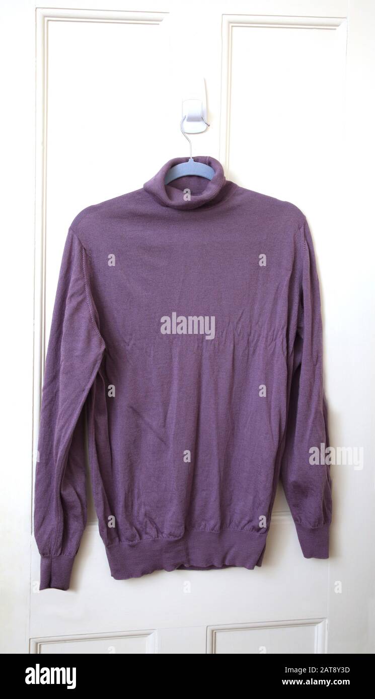 Pullover Aus Reiner Wolle Mit Polokragen Stockfoto