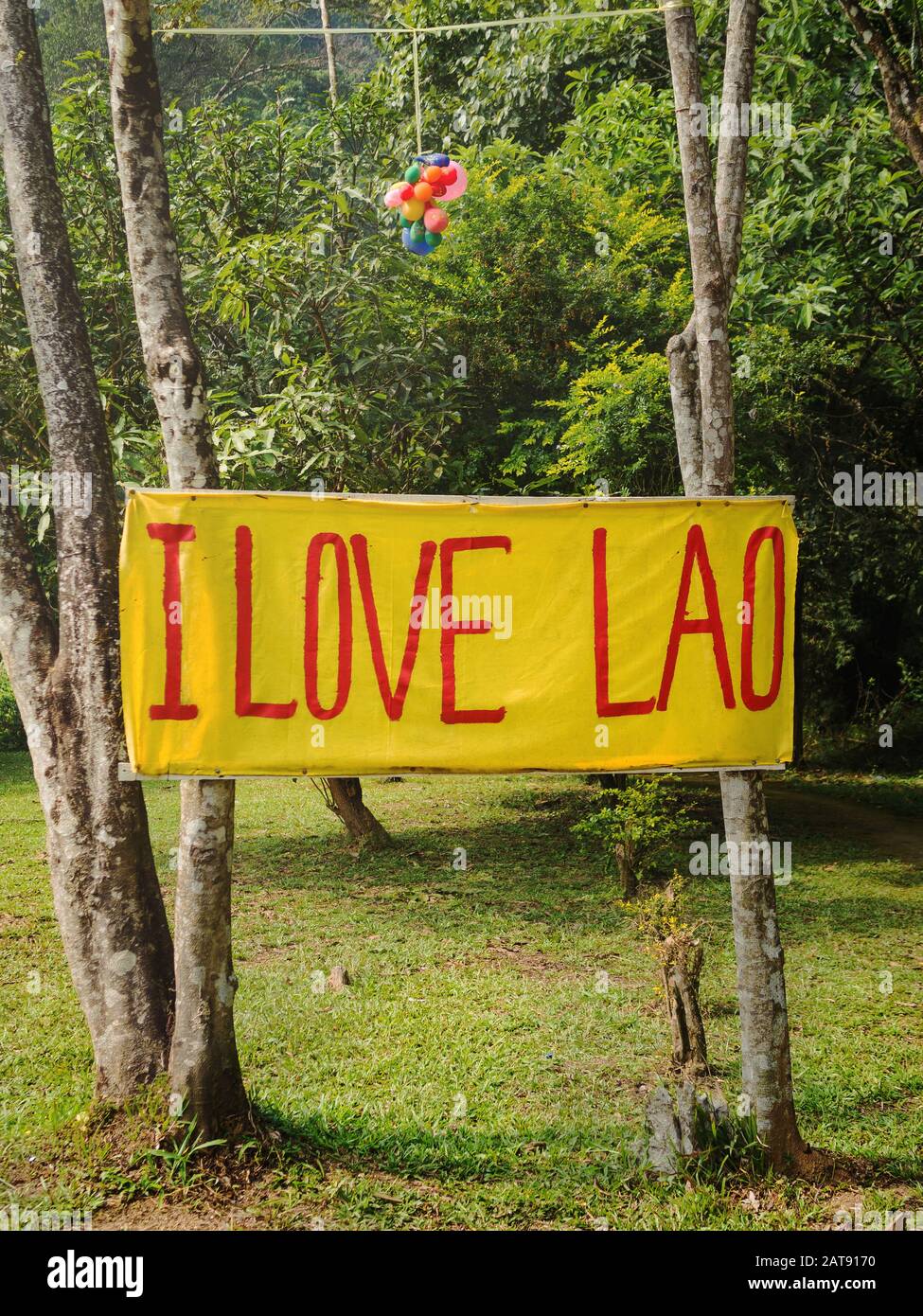 "I Love Lao"-Schild in der beliebten Backpacker-Bar in Vang Vieng, Laos. Stockfoto