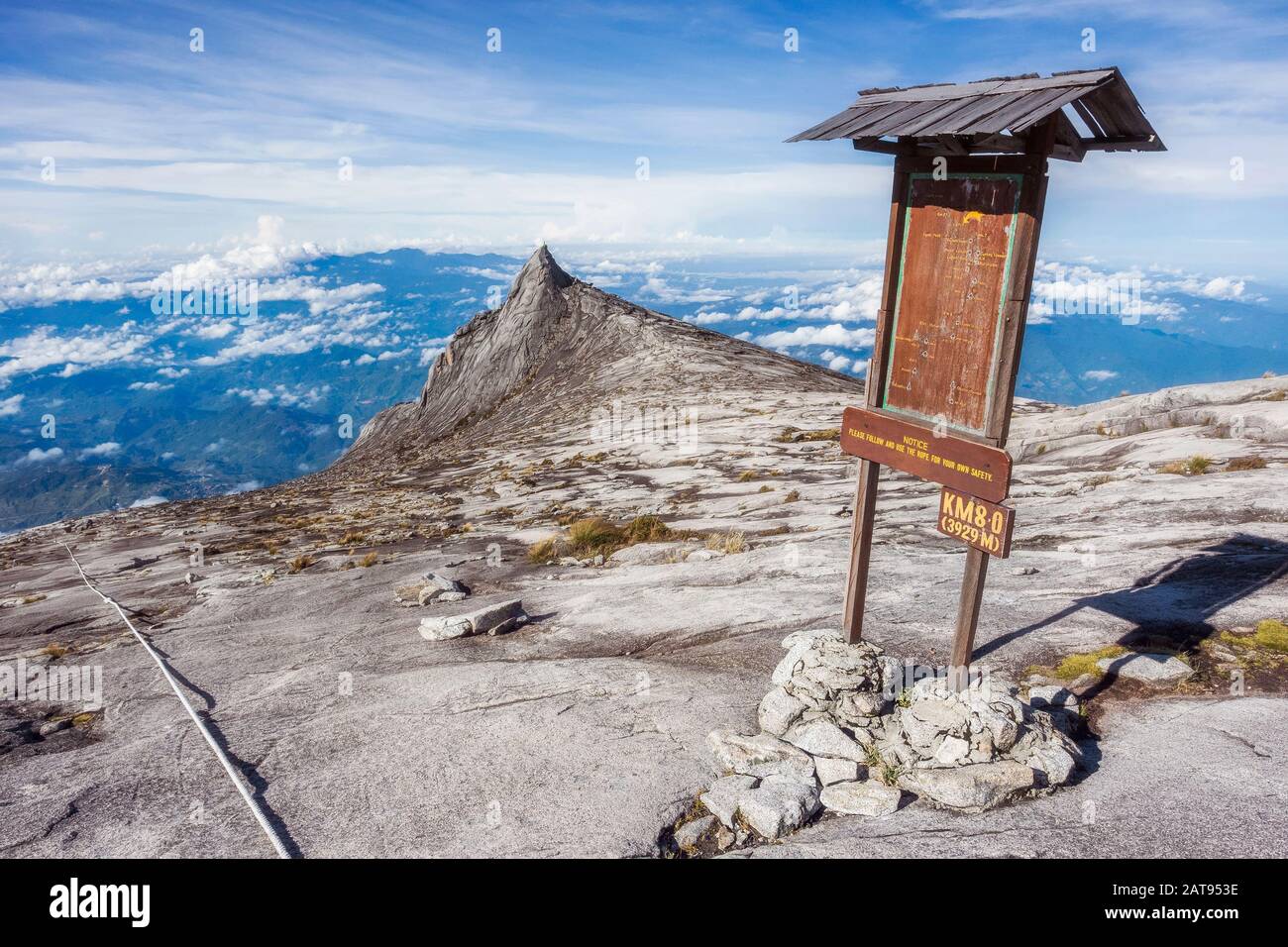 Checkpoint am Gipfel des Mount Kinabalu in Sabah, Borneo, Ostmalaysien. Stockfoto