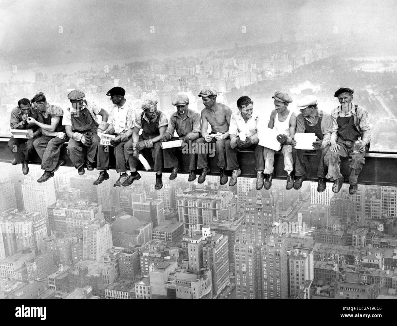Arbeiter IM ROCKEFELLER CENTER, New York, 1932 Stockfoto