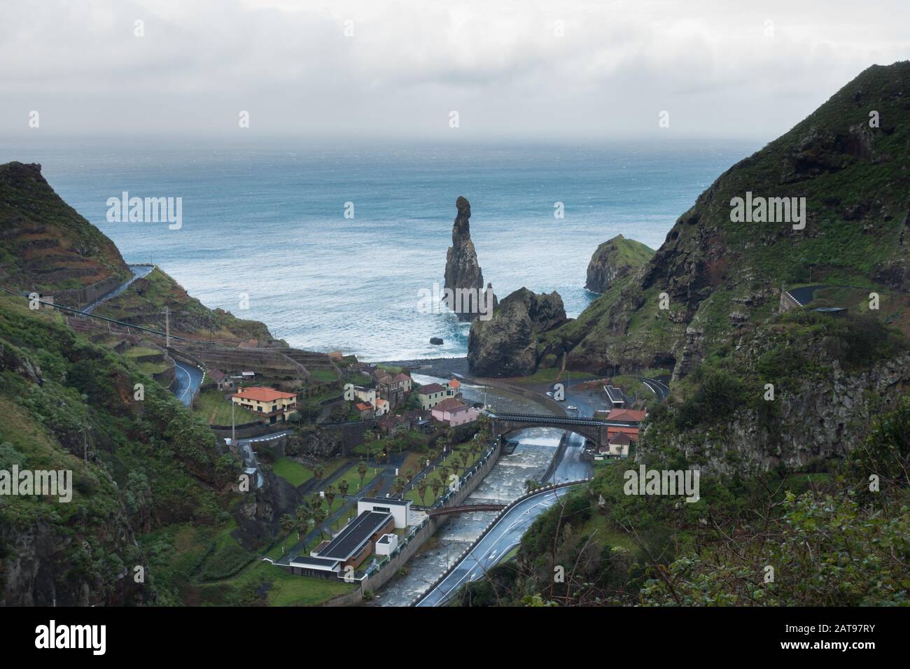 Blick auf Ribeira da Janela vom Berg auf Madeira, Portugal Stockfoto