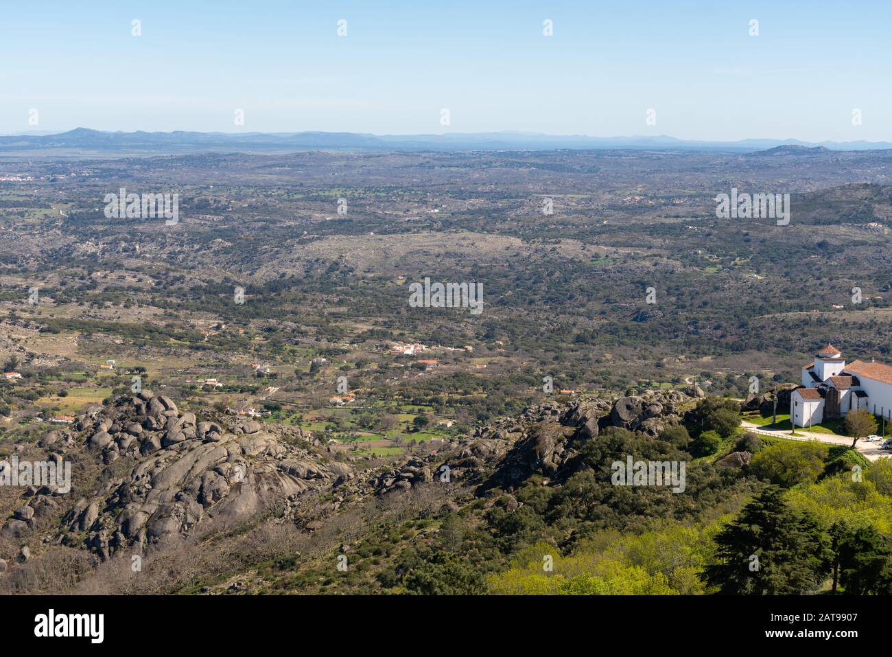 Landschaft Berge und Convento de Nossa Senhora da Estrela Kirche rund um Marvao in Alentejo, Portugal Stockfoto