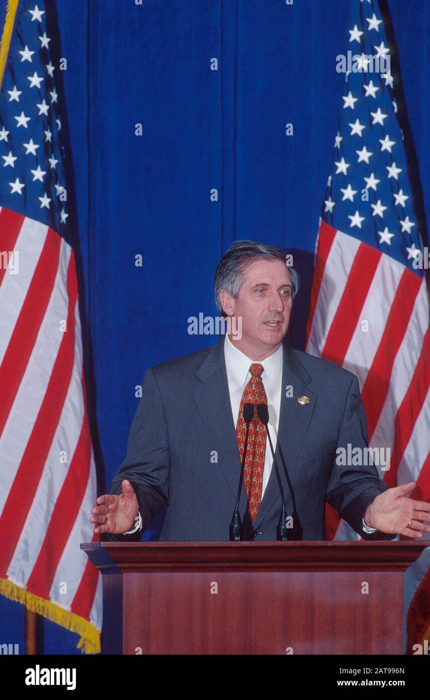 Crawford, Texas: Andrew Card, George W. Bushs Auswahl als Stabschef des Weißen Hauses, spricht bei einer Pressekonferenz. ©Bob Daemmrich Stockfoto
