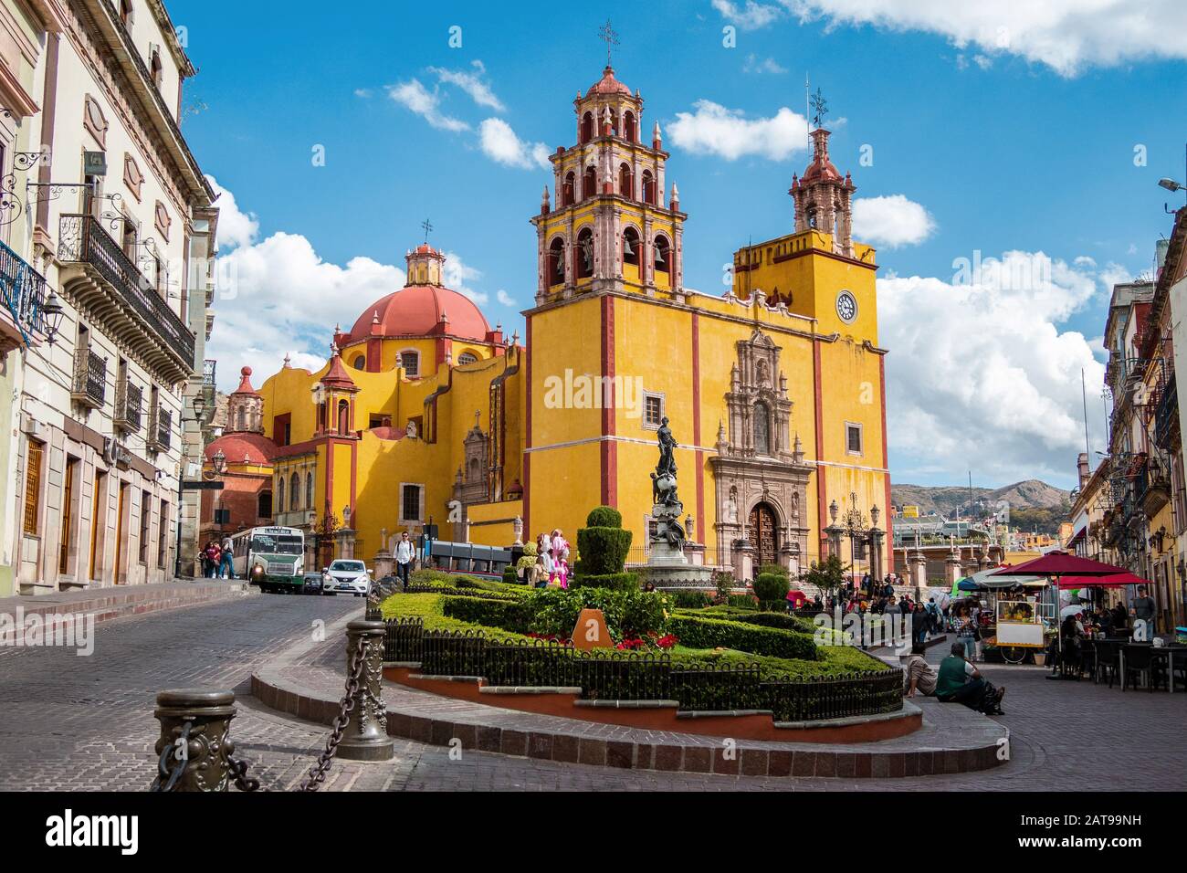Basilika Unserer Lieben Frau von der Kathedrale von Guanajuato und Plaza de La Paz in Guanajuato City, Mexiko. Stockfoto