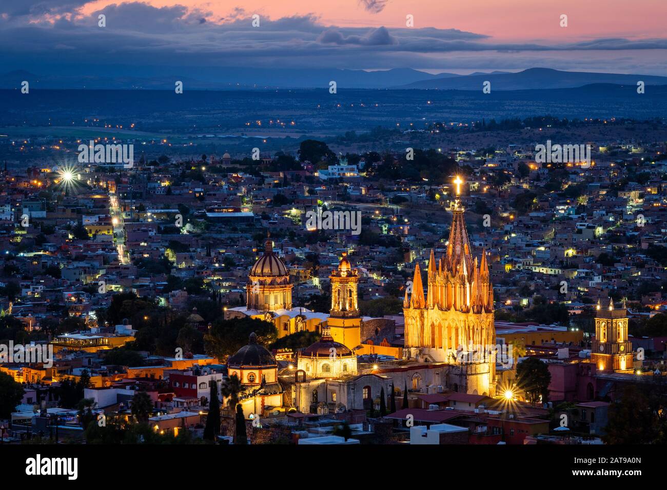 San Miguel de Allende in der Abenddämmerung, Guanajuato, Mexiko. Stockfoto