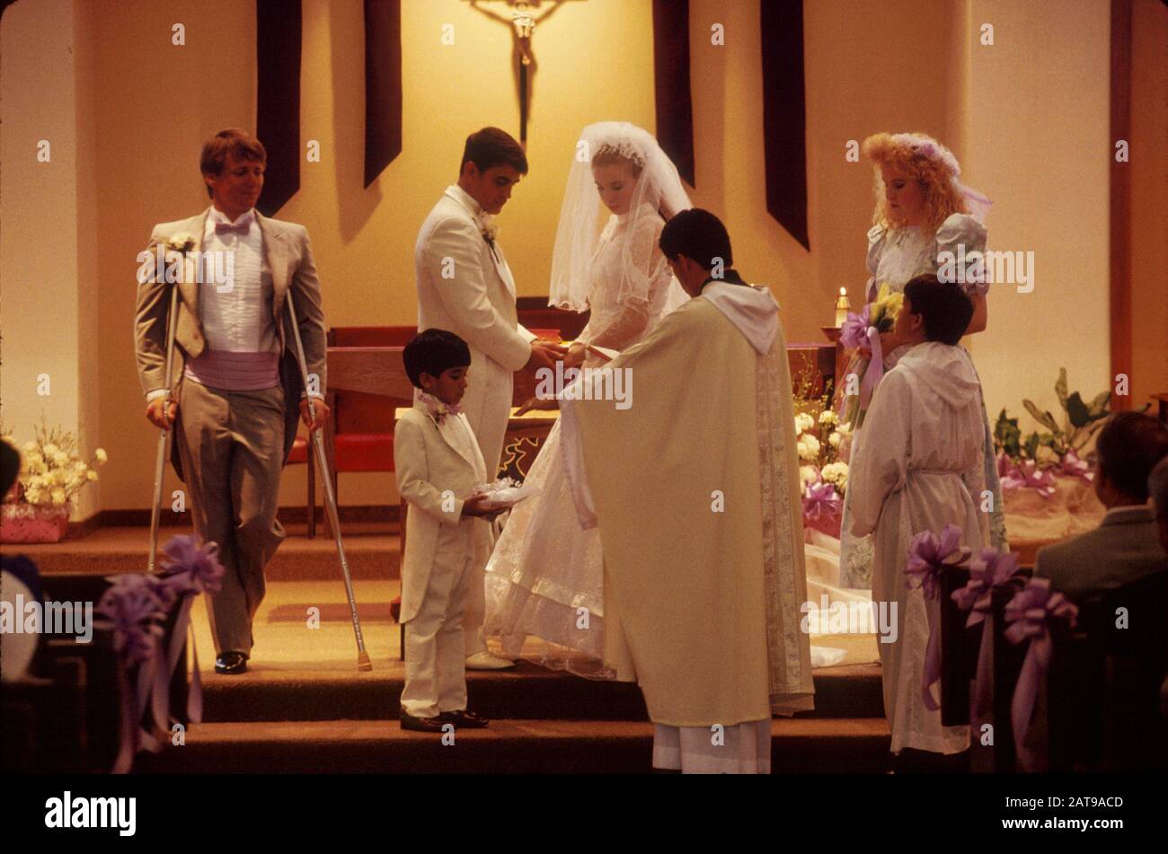 Round Rock, Texas: Hochzeitszeremonie in der katholischen Kirche. ©Bob Daemmrich Stockfoto