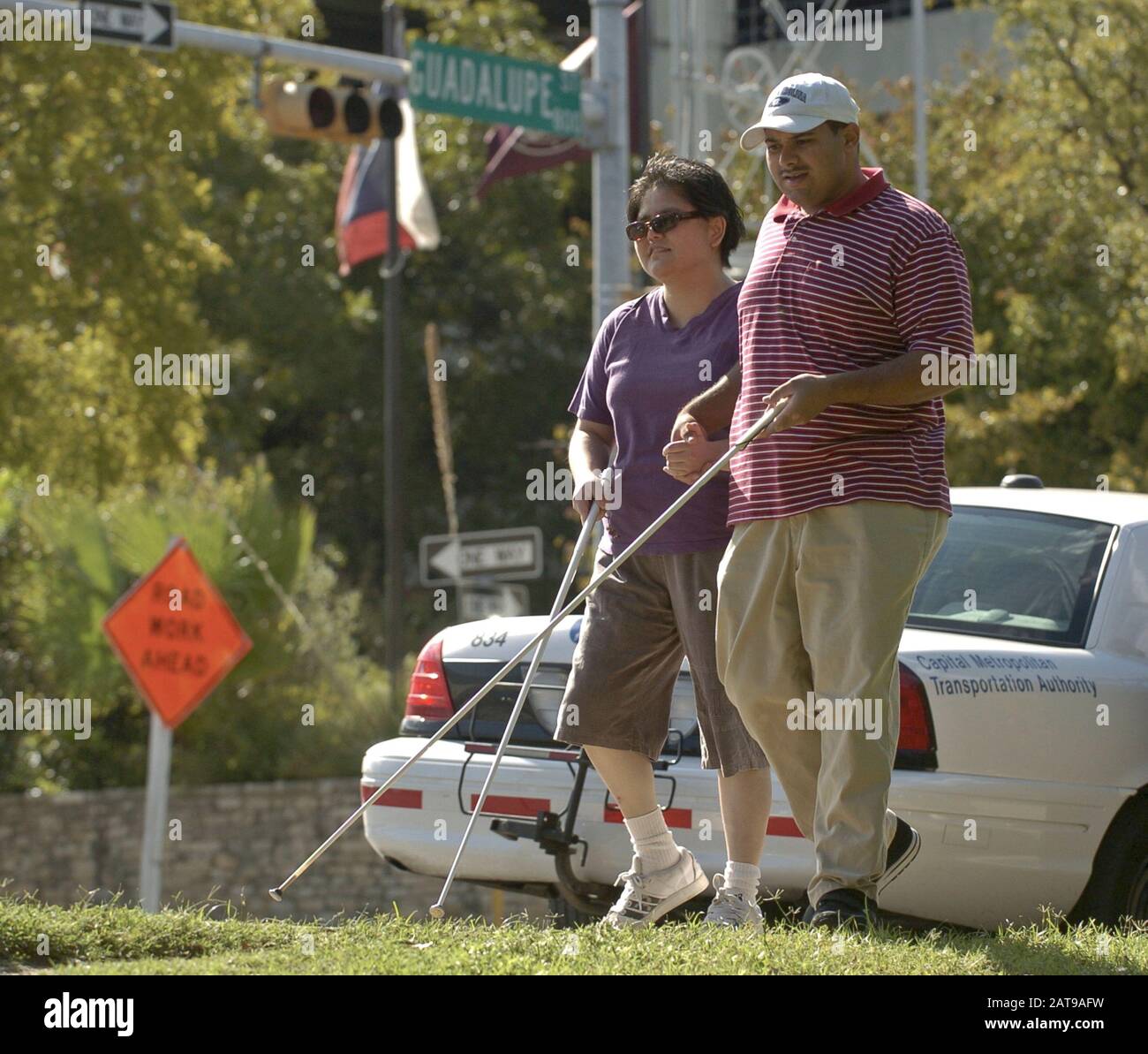 Austin, Texas: White Cane Safety Day für blinde Schüler der Texas School for the Blind and Sehbehinderten, die Sicherheit auf öffentlichen Straßen fördern. 14. Oktober 2004 ©Bob Daemmrich Stockfoto