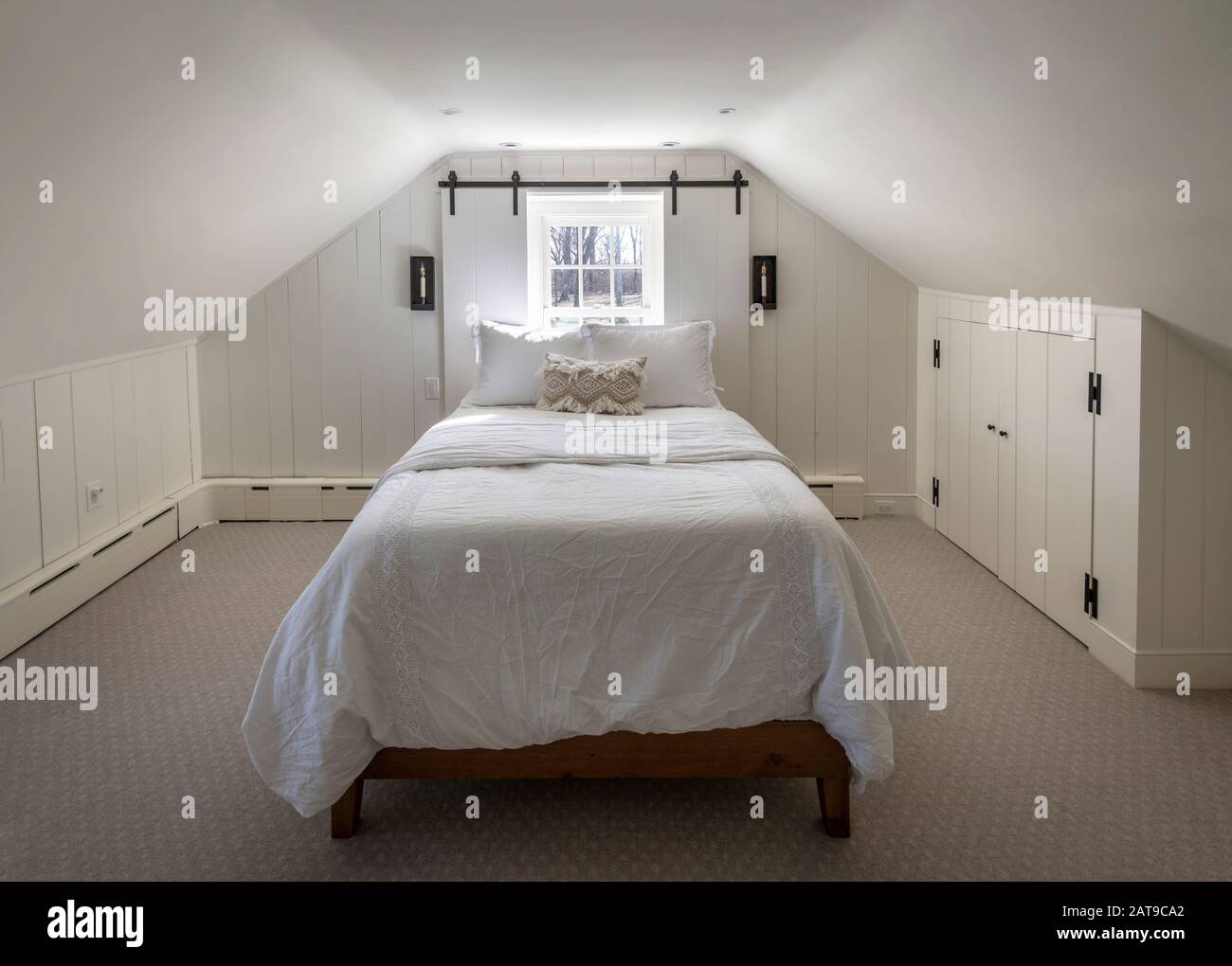 Bett im alten Stil im Schlafzimmer Stockfoto