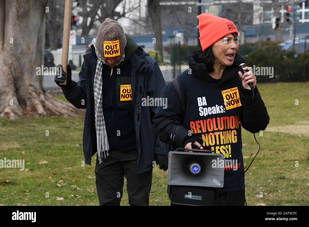 31. Januar 2020, Washington, DC, USA: 31. Januar 20 - US-Kapitol - Washington, D.C. Demonstranten demonstrieren außerhalb des US-Kapitols während des Senatsenthebungsverlagens von Präsident Donald J. Trump. (Bild: © Christy Bowe/ZUMA Wire) Stockfoto