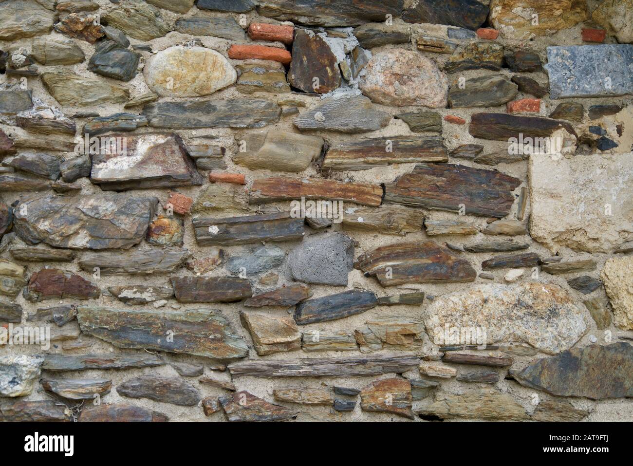 Nahaufnahme einer Natursteinmauer Stockfoto