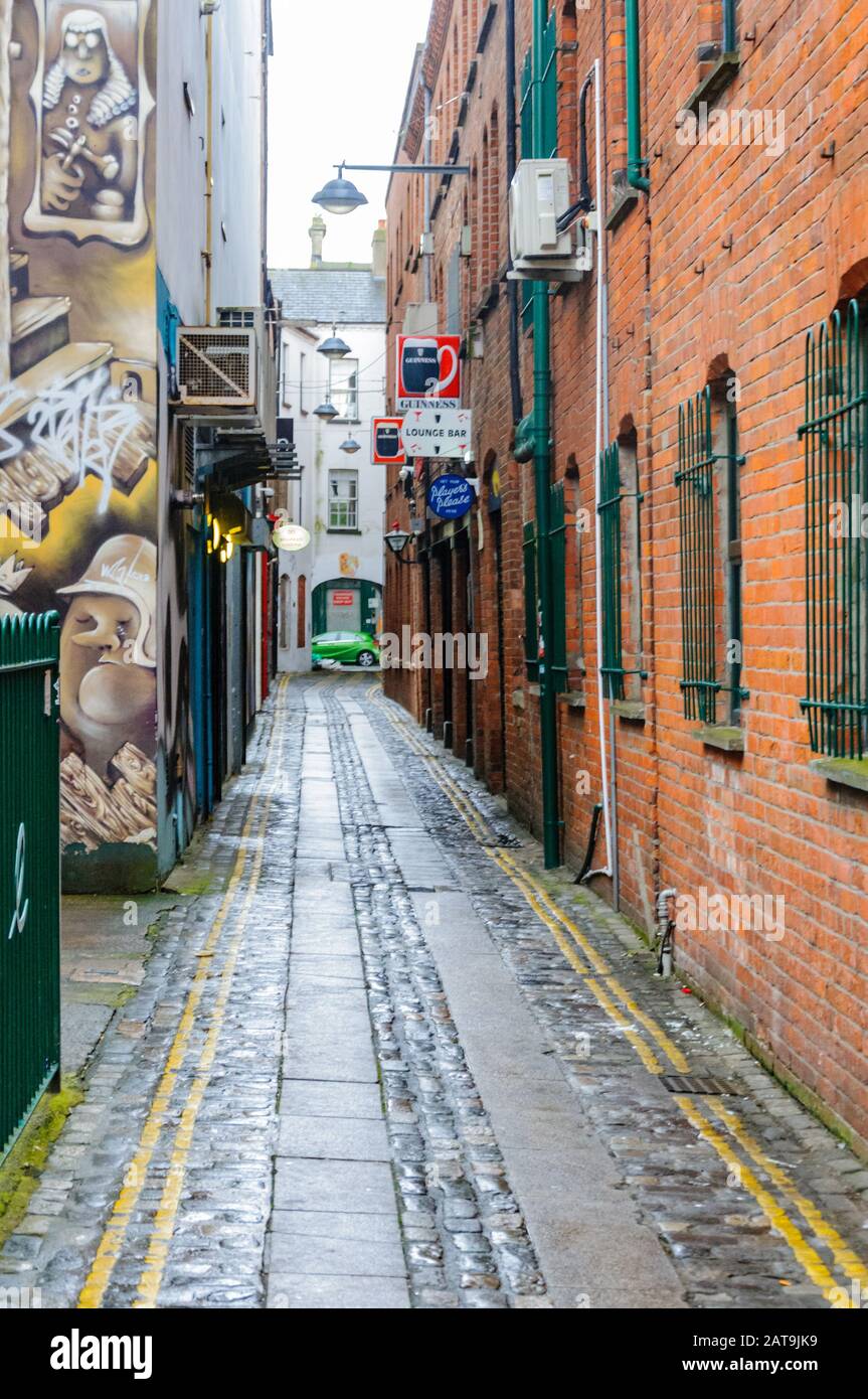 Back Alley mit Geschäften und Boutiquen in Belfast, Nordirland. Stockfoto
