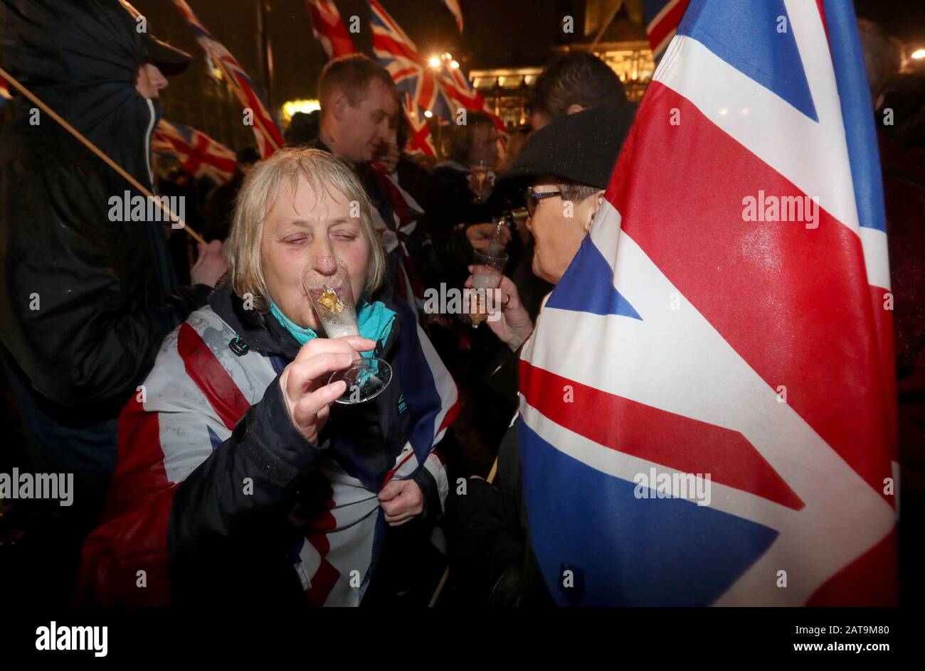 Pro-Brexit-Anhänger versammeln sich auf dem George Square in Glasgow, während sich Großbritannien darauf vorbereitet, die Europäische Union zu verlassen, und beenden 47 Jahre enge und manchmal unbequeme Beziehungen nach Brüssel. PA Foto. Bilddatum: Freitag, 31. Januar 2020. Siehe PA Story POLITICS Brexit. Fotogutschrift sollte lauten: Andrew Milligan/PA Wire Stockfoto