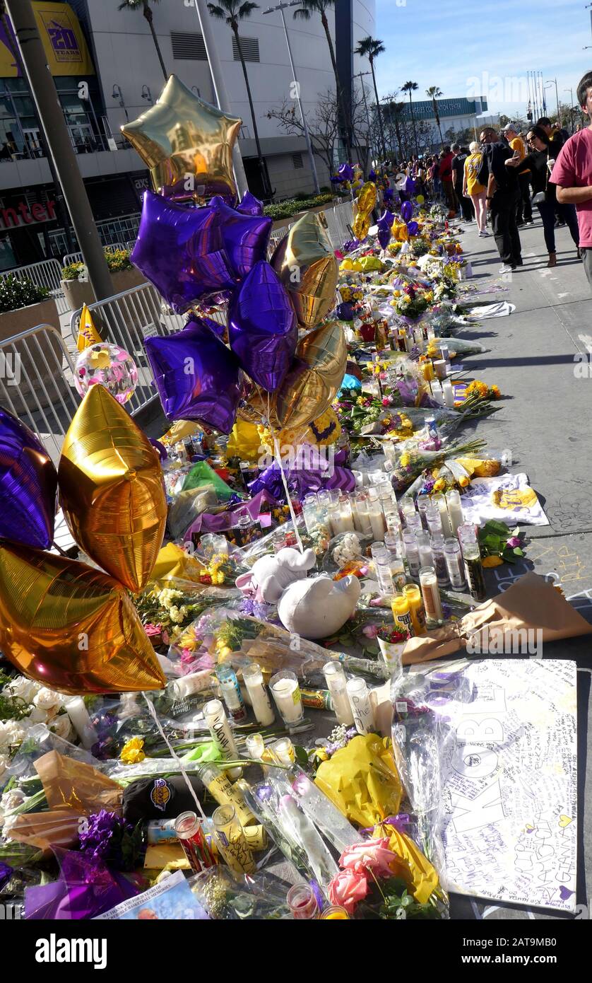Los Angeles, Kalifornien, USA 31. Januar 2020 EIN allgemeiner Blick auf die Atmosphäre von Kobe Bryant und Gigi Bryant Memorial im Staples Center am 31. Januar 2020 in Los Angeles, Kalifornien, USA. Foto von Barry King/Alamy Live News Stockfoto