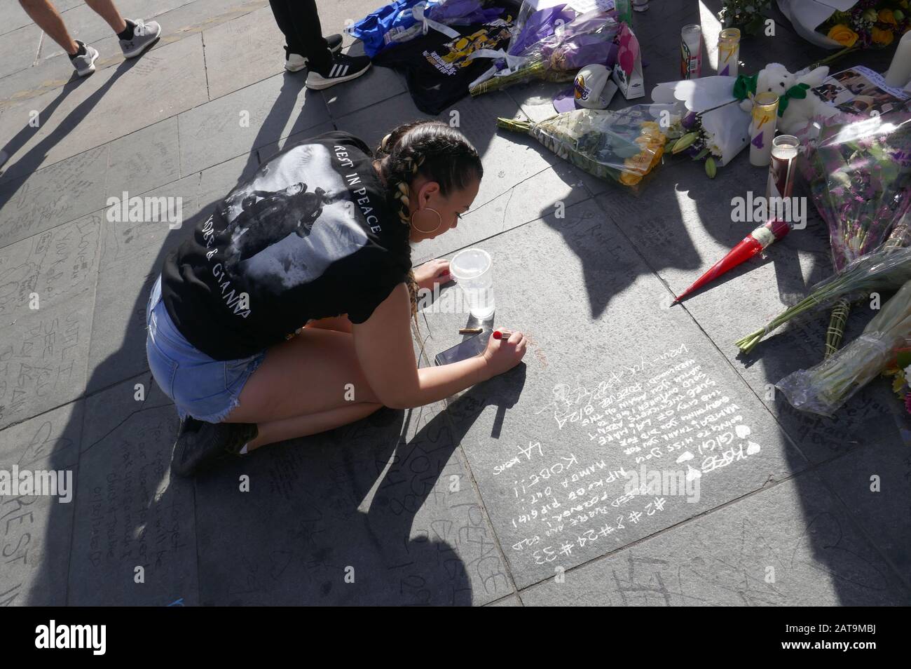 Los Angeles, Kalifornien, USA 31. Januar 2020 EIN allgemeiner Blick auf die Atmosphäre von Kobe Bryant und Gigi Bryant Memorial im Staples Center am 31. Januar 2020 in Los Angeles, Kalifornien, USA. Foto von Barry King/Alamy Live News Stockfoto
