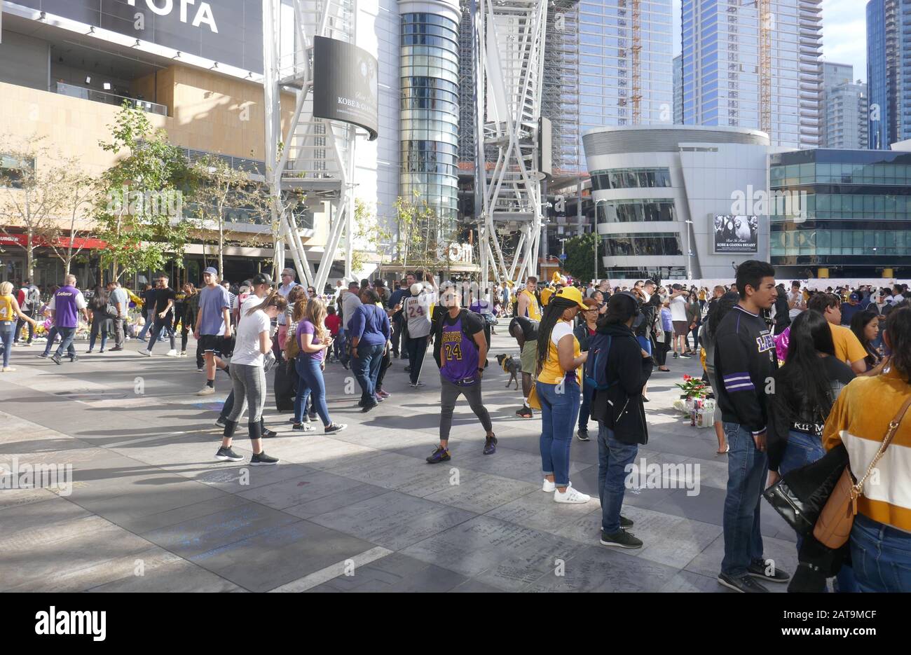 Los Angeles, Kalifornien, USA 31. Januar 2020 EIN allgemeiner Blick auf die Atmosphäre von Kobe Bryant und Gigi Bryant Memorial im Staples Center am 31. Januar 2020 in Los Angeles, Kalifornien, USA. Foto von Barry King/Alamy Live News Stockfoto