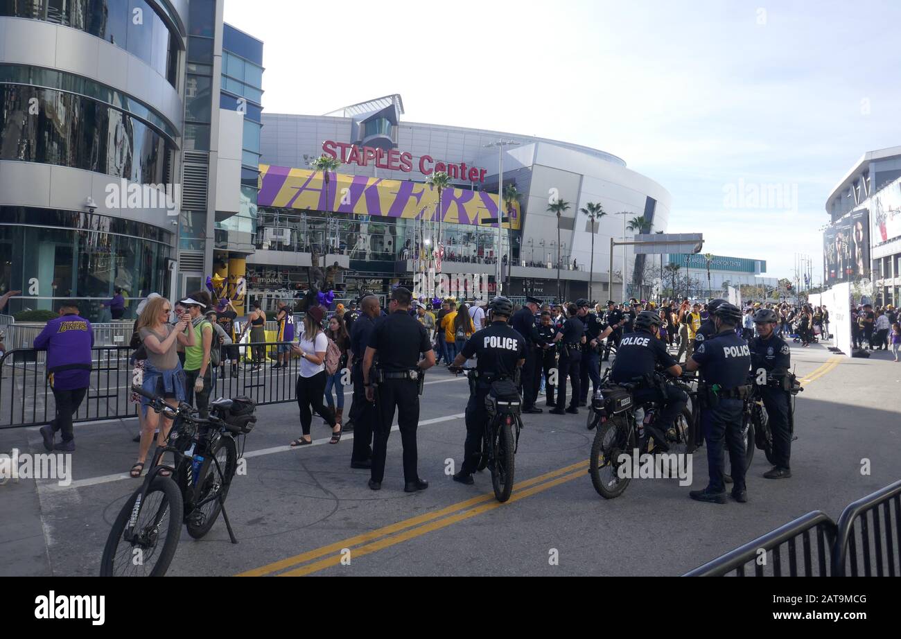 Los Angeles, Kalifornien, USA 31. Januar 2020 EIN allgemeiner Blick auf die Atmosphäre von Kobe Bryant und Gigi Bryant Memorial im Staples Center am 31. Januar 2020 in Los Angeles, Kalifornien, USA. Foto von Barry King/Alamy Live News Stockfoto