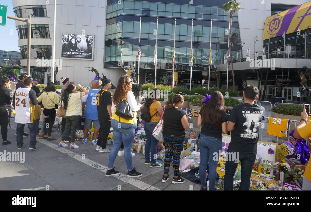 Los Angeles, Kalifornien, USA 31. Januar 2020 EIN allgemeiner Blick auf die Atmosphäre von Kobe Bryant und Gigi Bryant Memorial im Staples Center am 31. Januar 2020 in Los Angeles, Kalifornien, USA. Foto von Barry King/Alamy Live News Stockfoto