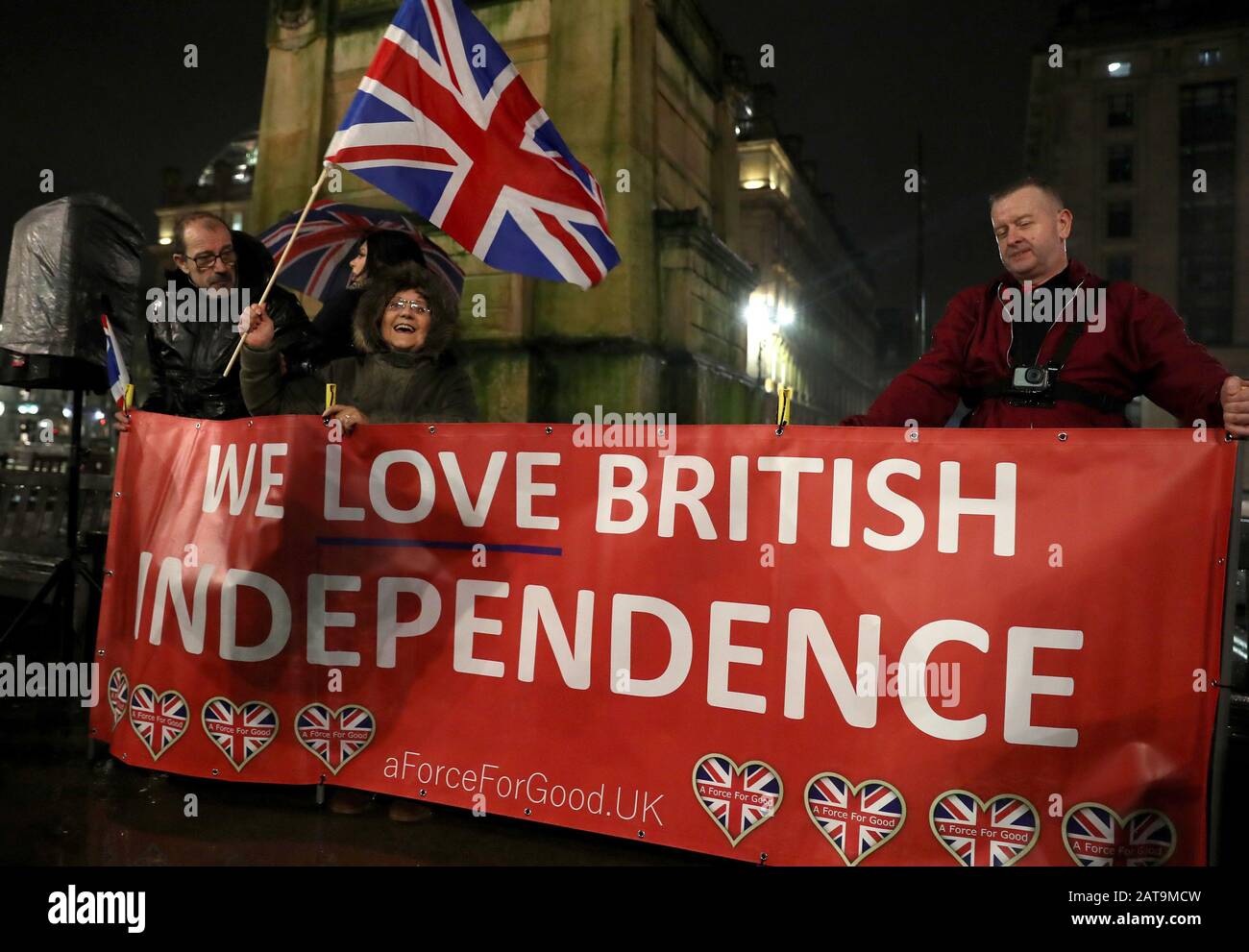 Pro-Brexit-Anhänger versammeln sich auf dem George Square in Glasgow, während sich Großbritannien darauf vorbereitet, die Europäische Union zu verlassen, und beenden 47 Jahre enge und manchmal unbequeme Beziehungen nach Brüssel. PA Foto. Bilddatum: Freitag, 31. Januar 2020. Siehe PA Story POLITICS Brexit. Fotogutschrift sollte lauten: Andrew Milligan/PA Wire Stockfoto