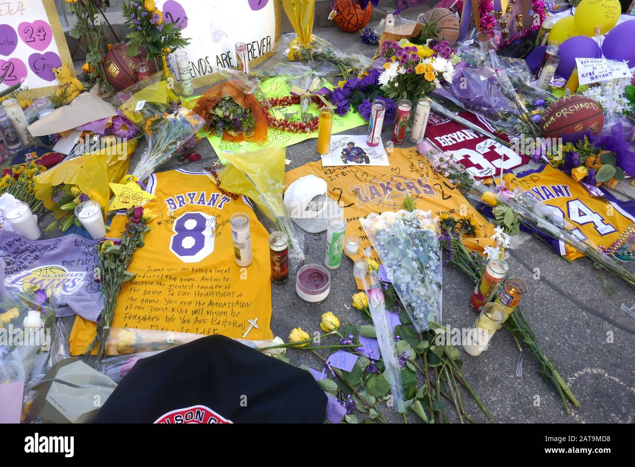 Los Angeles, Kalifornien, USA 31. Januar 2020 EIN allgemeiner Blick auf die Atmosphäre von Kobe Bryant und Gigi Bryant Memorial im Staples Center am 31. Januar 2020 in Los Angeles, Kalifornien, USA. Foto von Barry King/Alamy Live News Stockfoto