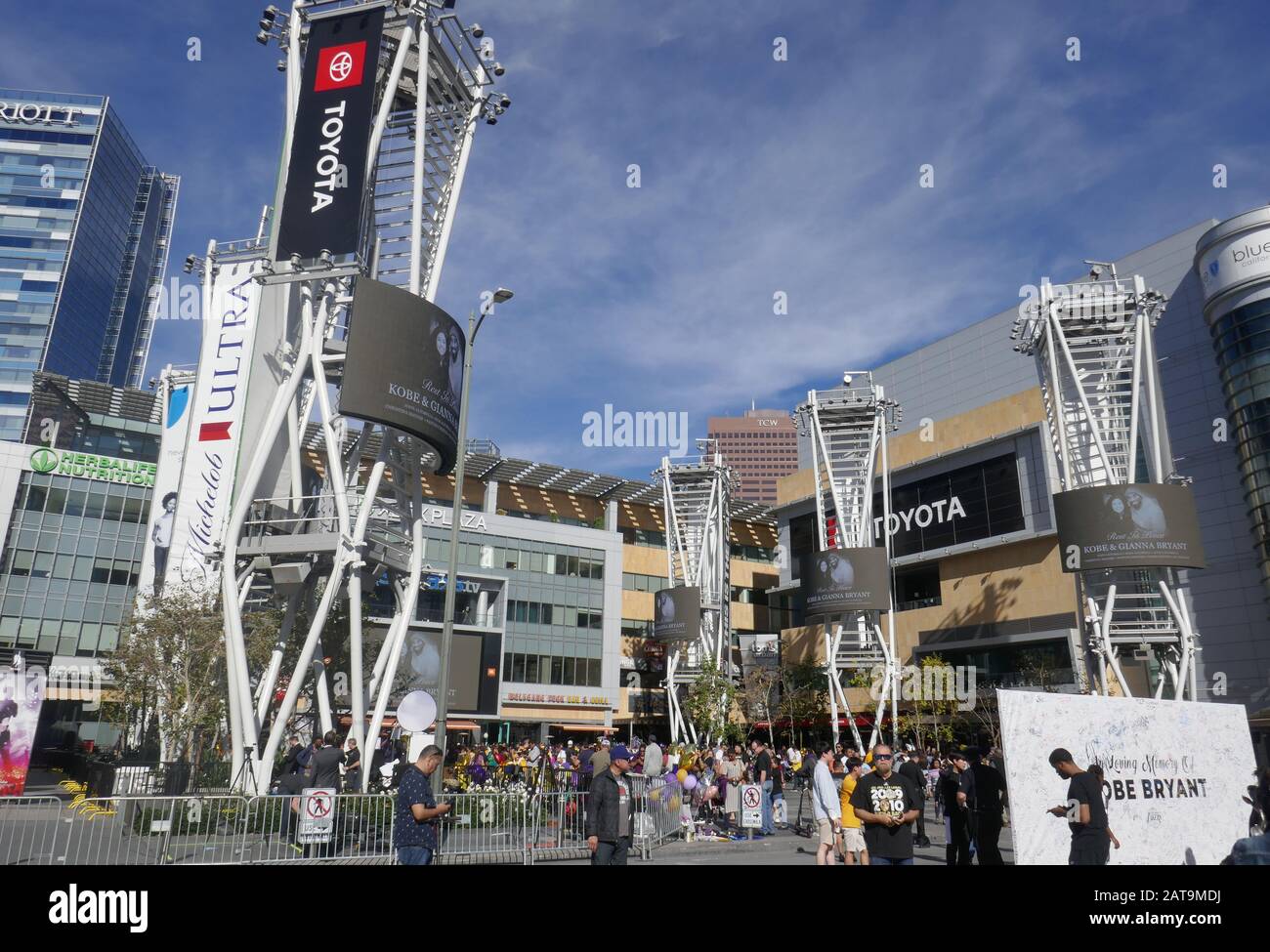 Los Angeles, Kalifornien, USA 31. Januar 2020 EIN allgemeiner Blick auf die Atmosphäre von Kobe Bryant und Gigi Bryant Memorial im Staples Center am 31. Januar 2020 in Los Angeles, Kalifornien, USA. Foto von Barry King/Alamy Live News Stockfoto