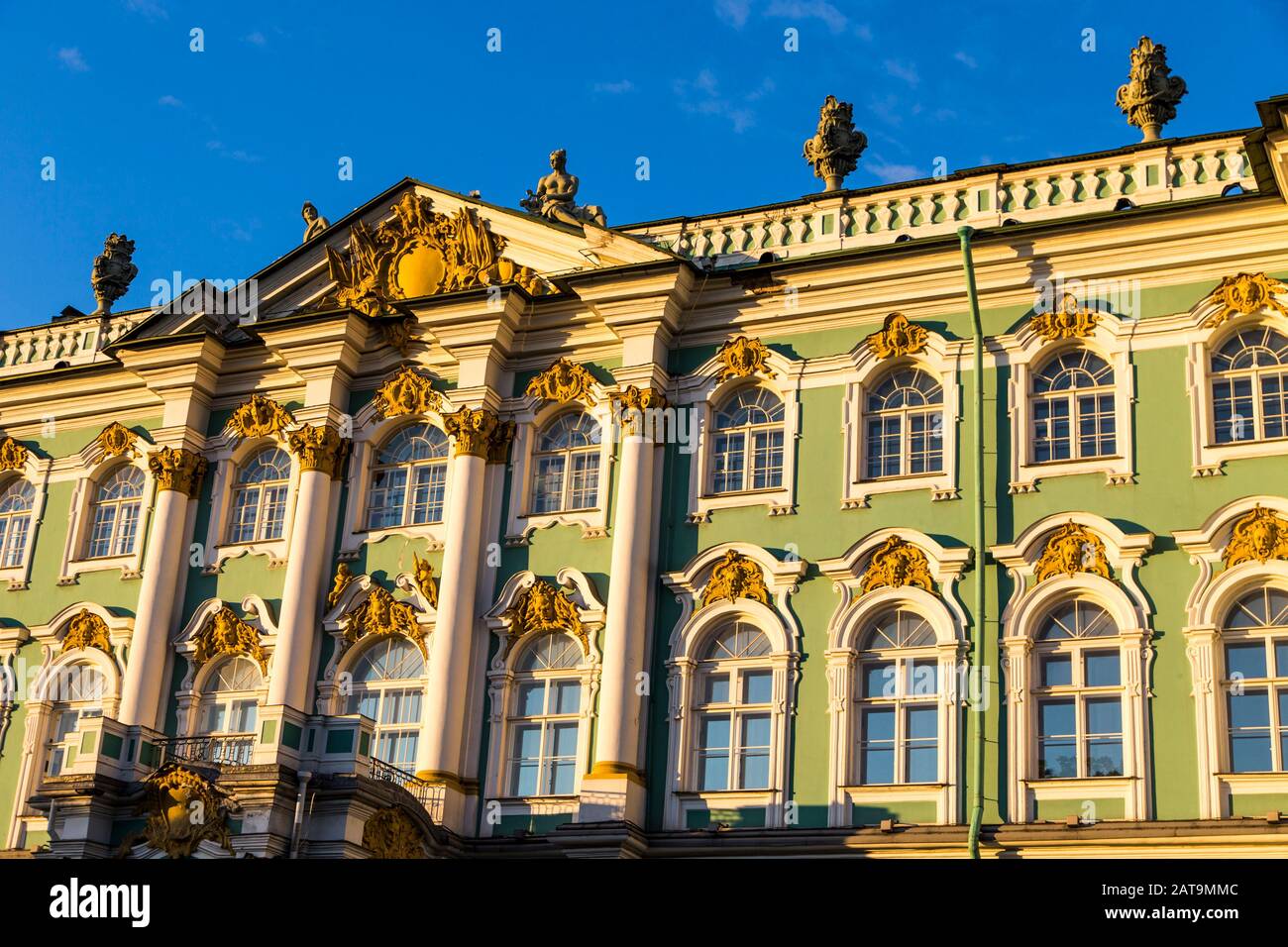 Blick auf das Gebäude des Winterpalasts und des Hermitage-Museums in Sankt Petersburg Stockfoto