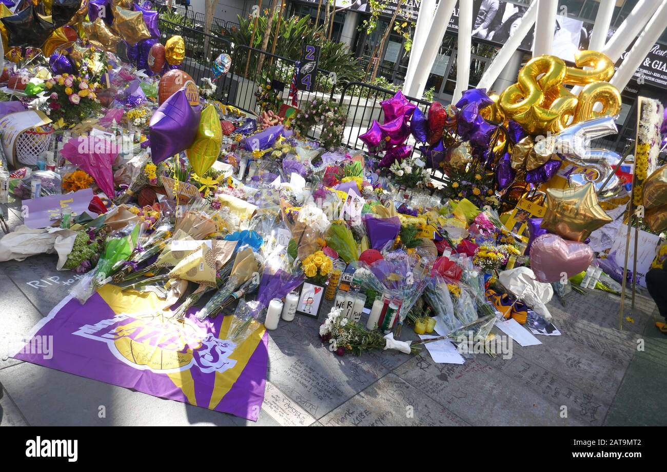 Los Angeles, Kalifornien, USA 31. Januar 2020 EIN allgemeiner Blick auf die Atmosphäre von Kobe Bryant und Gigi Bryant Memorial im Staples Center am 31. Januar 2020 in Los Angeles, Kalifornien, USA. Foto von Barry King/Alamy Live News Stockfoto