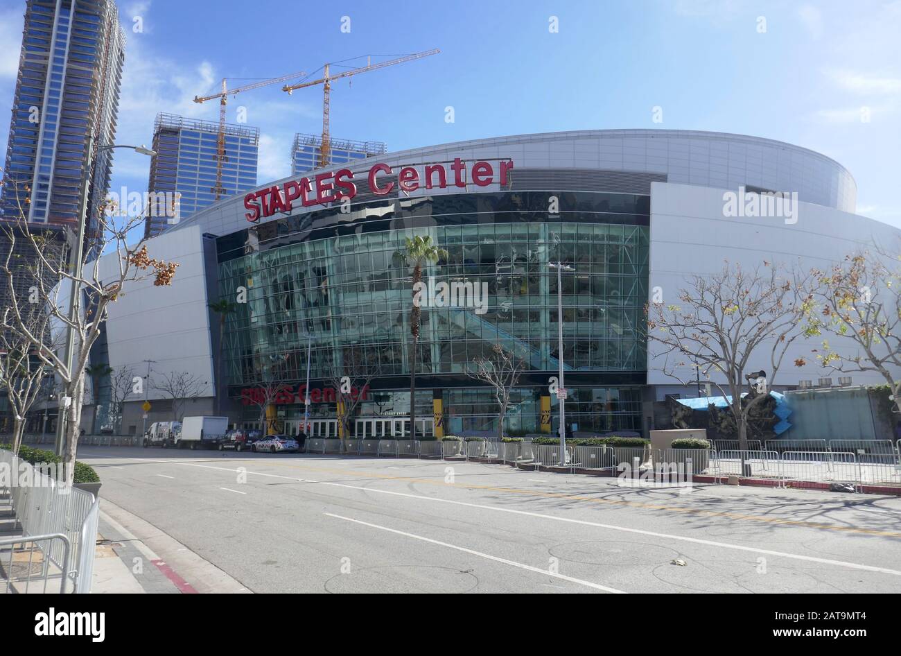 Los Angeles, Kalifornien, USA 31. Januar 2020 EIN allgemeiner Blick auf die Atmosphäre von Kobe Bryant und Gigi Bryant Memorial im Staples Center am 31. Januar 2020 in Los Angeles, Kalifornien, USA. Foto von Barry King/Alamy Live News Stockfoto