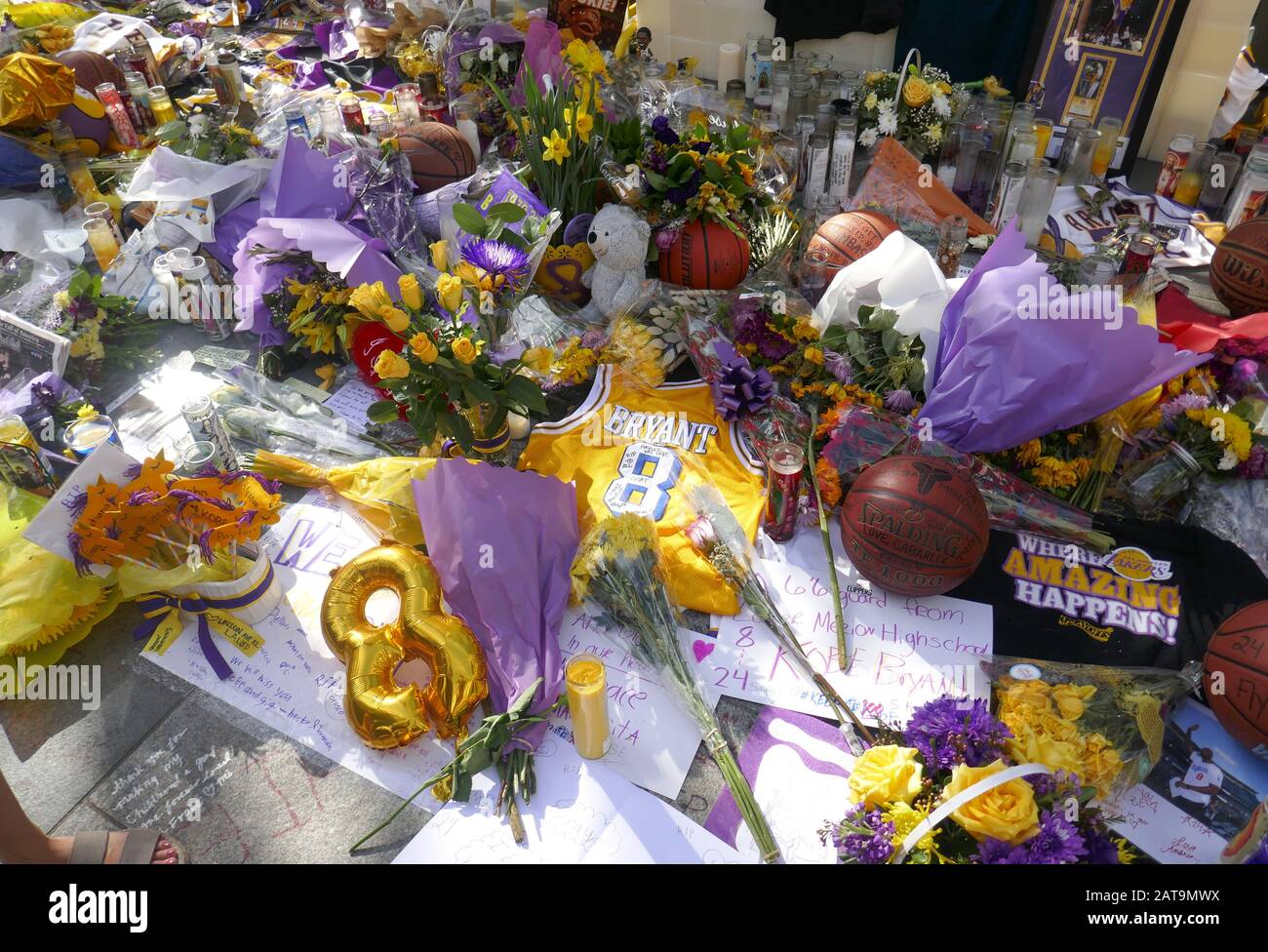 Los Angeles, Kalifornien, USA 31. Januar 2020 EIN allgemeiner Blick auf die Atmosphäre von Kobe Bryant und Gigi Bryant Memorial im Staples Center am 31. Januar 2020 in Los Angeles, Kalifornien, USA. Foto von Barry King/Alamy Live News Stockfoto