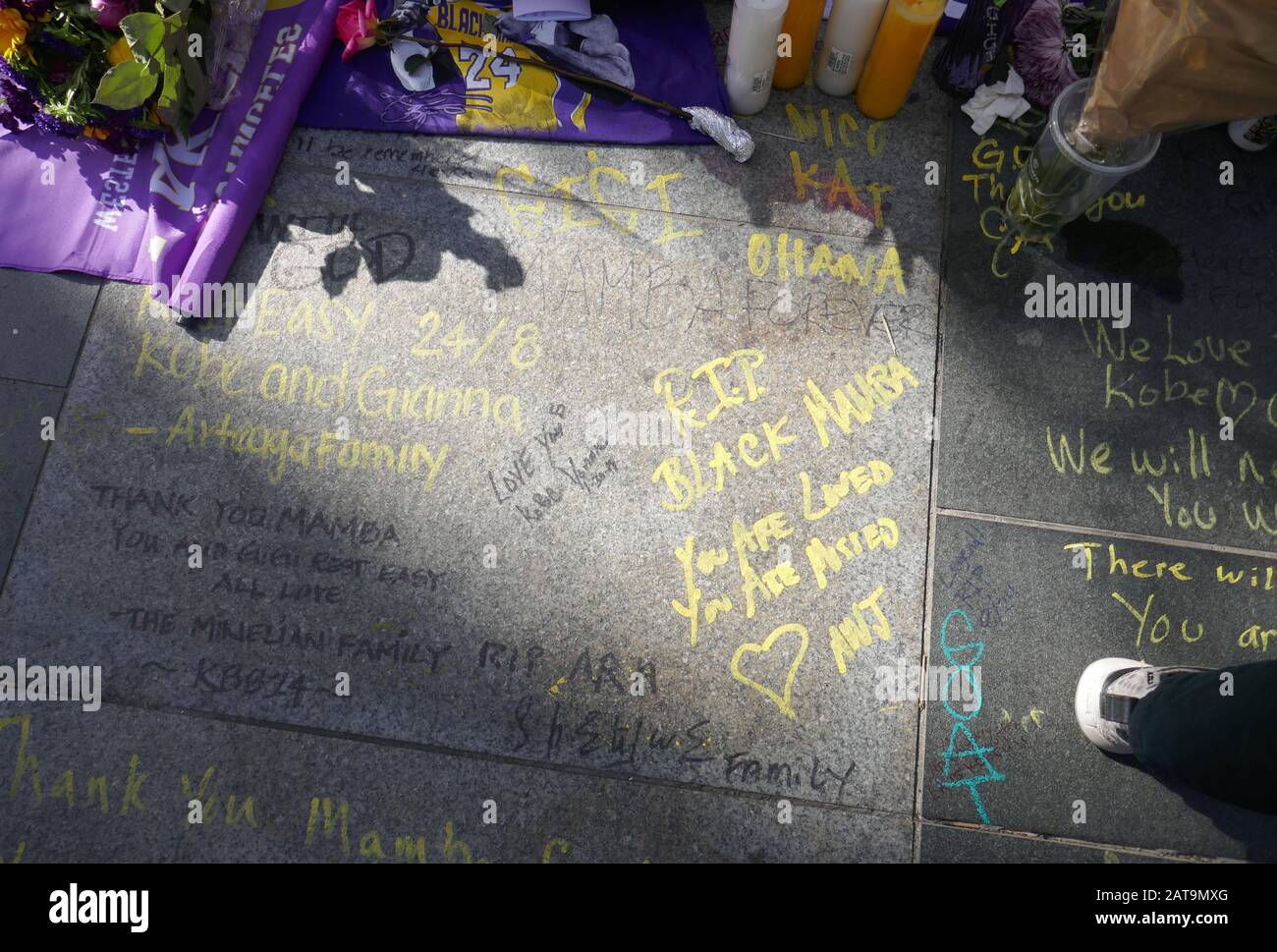 Los Angeles, Kalifornien, USA 31. Januar 2020 EIN allgemeiner Blick auf die Atmosphäre von Kobe Bryant und Gigi Bryant Memorial im Staples Center am 31. Januar 2020 in Los Angeles, Kalifornien, USA. Foto von Barry King/Alamy Live News Stockfoto