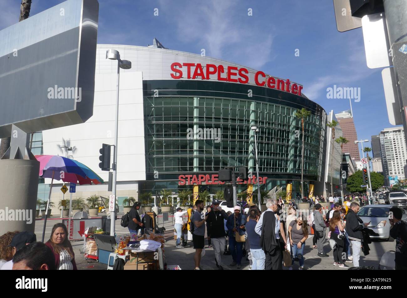 Los Angeles, Kalifornien, USA 31. Januar 2020 EIN allgemeiner Blick auf die Atmosphäre von Kobe Bryant und Gigi Bryant Memorial im Staples Center am 31. Januar 2020 in Los Angeles, Kalifornien, USA. Foto von Barry King/Alamy Live News Stockfoto