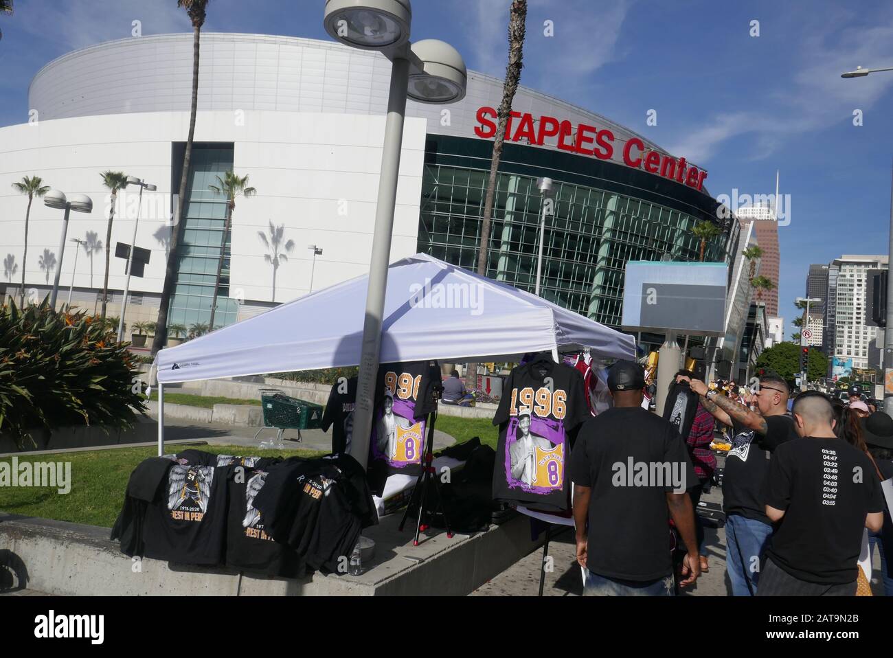 Los Angeles, Kalifornien, USA 31. Januar 2020 EIN allgemeiner Blick auf die Atmosphäre von Kobe Bryant und Gigi Bryant Memorial im Staples Center am 31. Januar 2020 in Los Angeles, Kalifornien, USA. Foto von Barry King/Alamy Live News Stockfoto