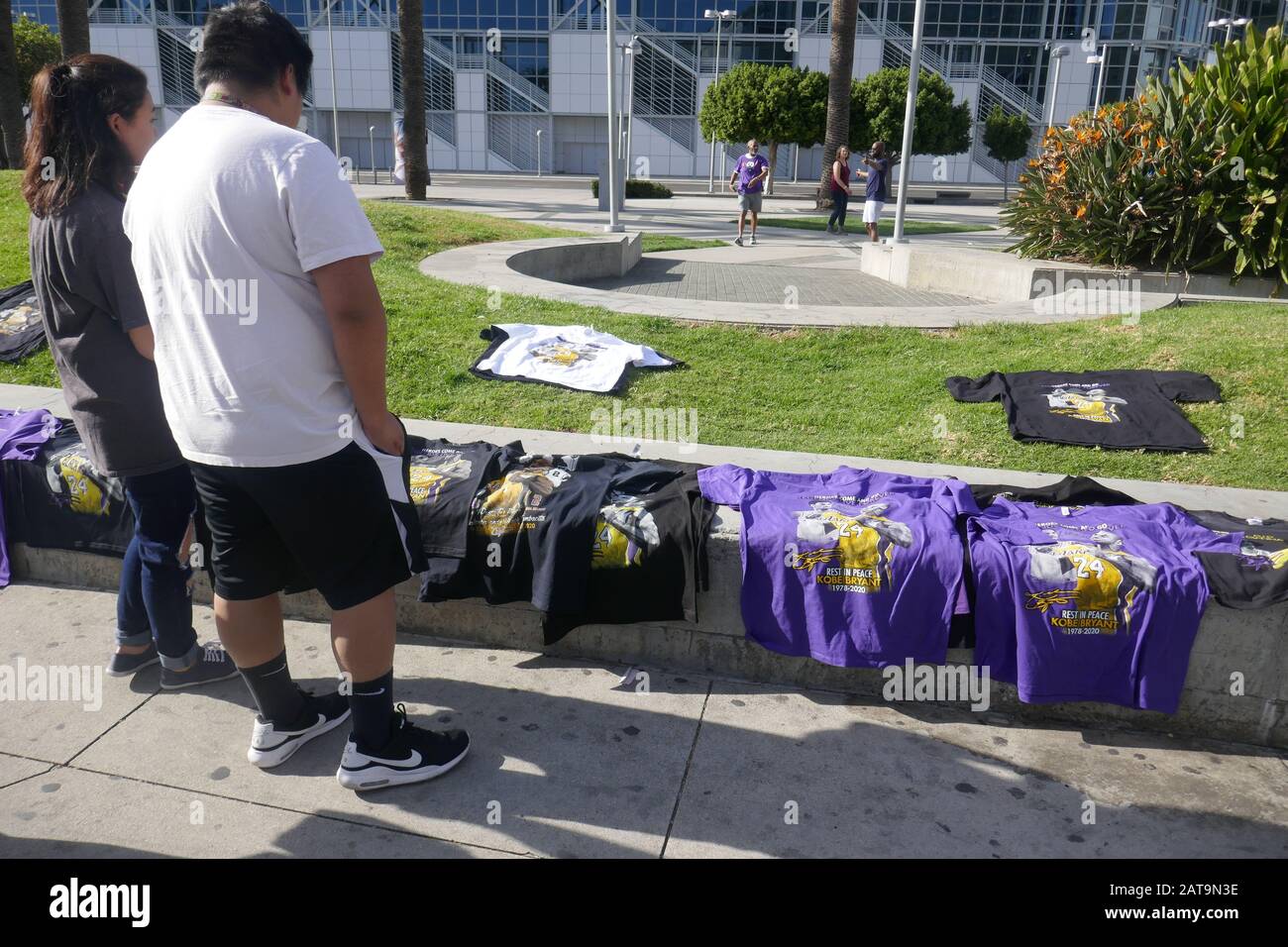 Los Angeles, Kalifornien, USA 31. Januar 2020 EIN allgemeiner Blick auf die Atmosphäre von Kobe Bryant und Gigi Bryant Memorial im Staples Center am 31. Januar 2020 in Los Angeles, Kalifornien, USA. Foto von Barry King/Alamy Live News Stockfoto
