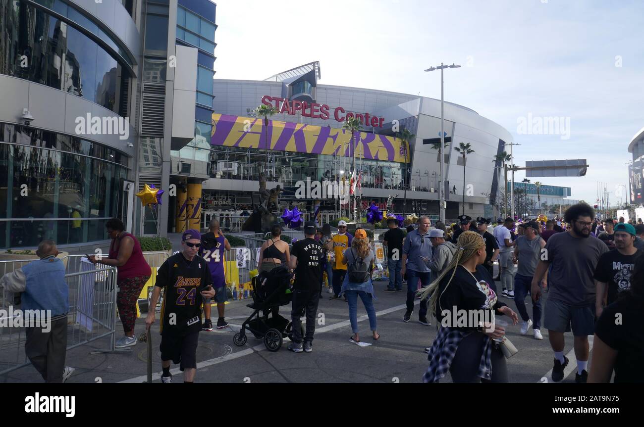Los Angeles, Kalifornien, USA 31. Januar 2020 EIN allgemeiner Blick auf die Atmosphäre von Kobe Bryant und Gigi Bryant Memorial im Staples Center am 31. Januar 2020 in Los Angeles, Kalifornien, USA. Foto von Barry King/Alamy Live News Stockfoto