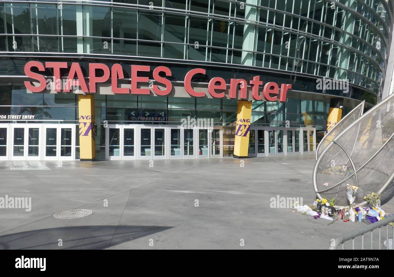 Los Angeles, Kalifornien, USA 31. Januar 2020 EIN allgemeiner Blick auf die Atmosphäre von Kobe Bryant und Gigi Bryant Memorial im Staples Center am 31. Januar 2020 in Los Angeles, Kalifornien, USA. Foto von Barry King/Alamy Live News Stockfoto