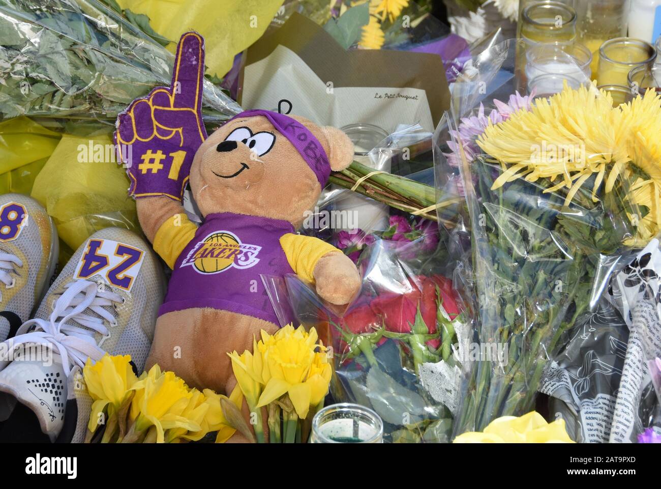 Los Angeles, Kalifornien, USA 31. Januar 2020 EIN allgemeiner Blick auf die Atmosphäre von Kobe Bryant und Gigi Bryant Memorial im Staples Center am 31. Januar 2020 in Los Angeles, Kalifornien, USA. Foto von Barry King/Alamy Live News Stockfoto