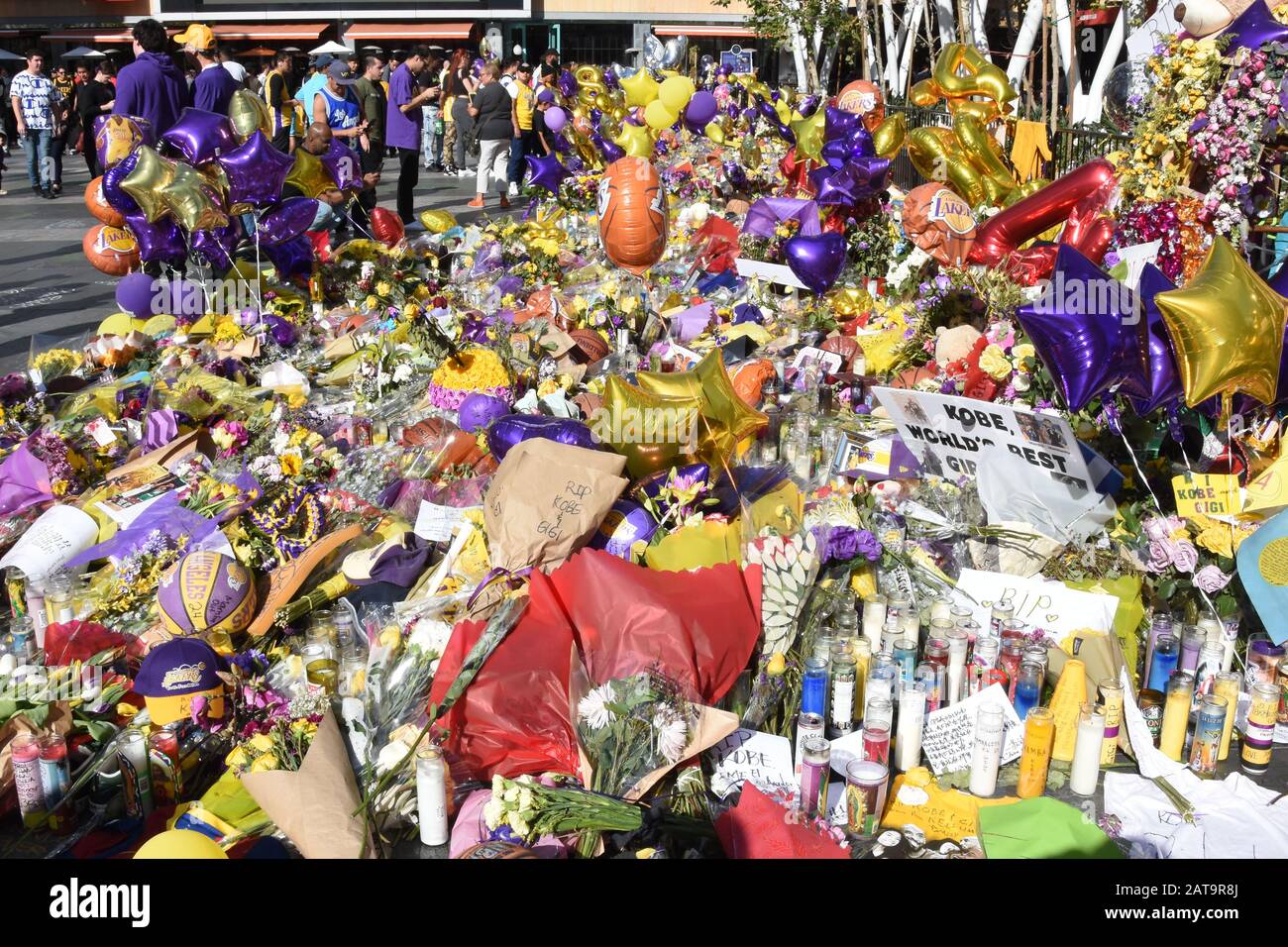 Los Angeles, Kalifornien, USA 31. Januar 2020 EIN allgemeiner Blick auf die Atmosphäre von Kobe Bryant und Gigi Bryant Memorial im Staples Center am 31. Januar 2020 in Los Angeles, Kalifornien, USA. Foto von Barry King/Alamy Live News Stockfoto
