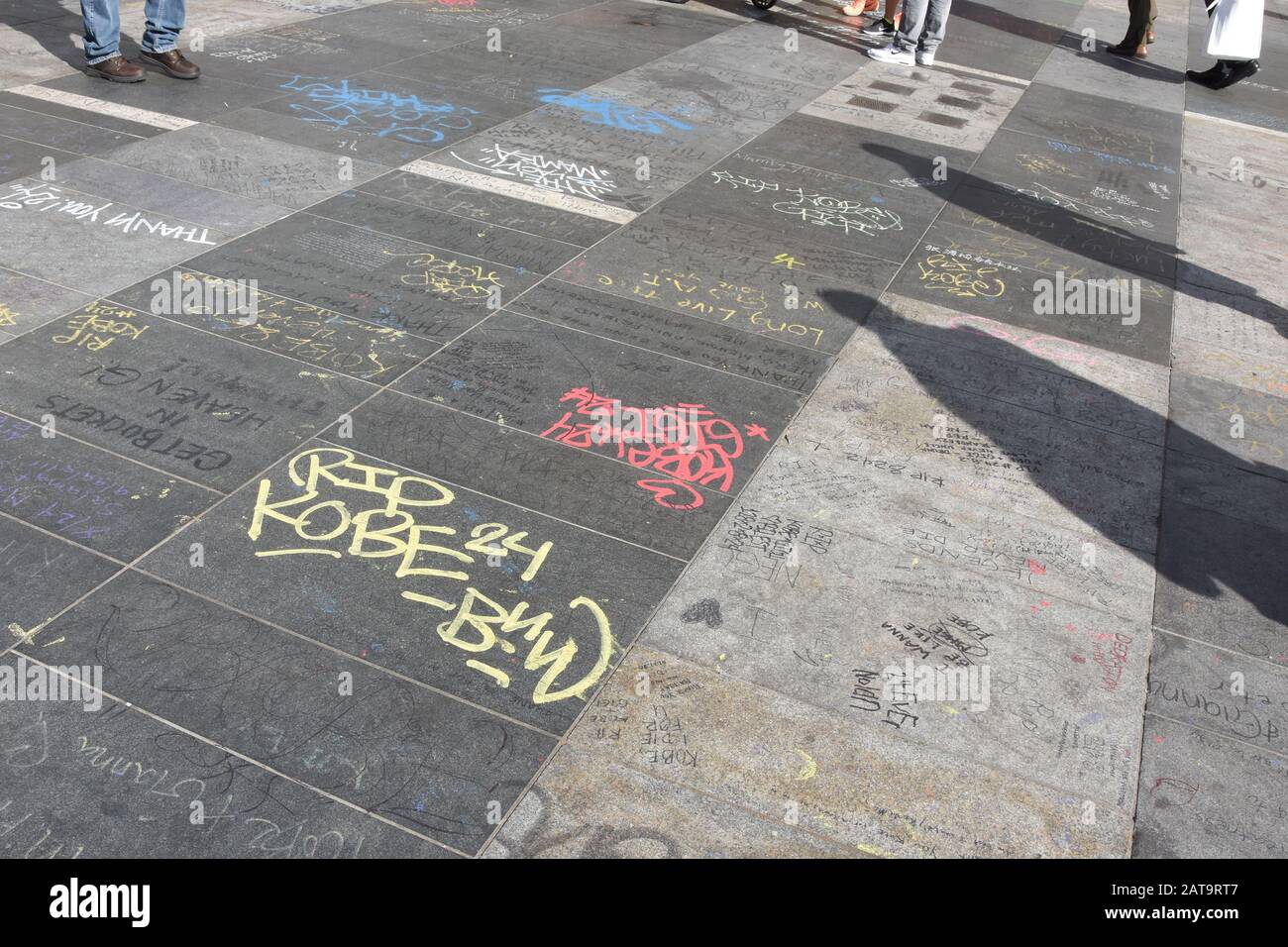 Los Angeles, Kalifornien, USA 31. Januar 2020 EIN allgemeiner Blick auf die Atmosphäre von Kobe Bryant und Gigi Bryant Memorial im Staples Center am 31. Januar 2020 in Los Angeles, Kalifornien, USA. Foto von Barry King/Alamy Live News Stockfoto