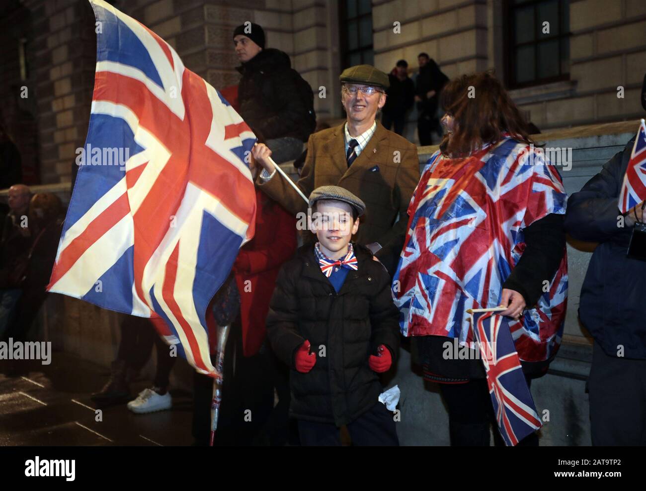 London, Großbritannien. Januar 2020. Die Brexit-Anhänger feiern den Austritt aus der Europäischen Union, da sie sich am Freitag, den 31. Dezember 2020, um 23 Uhr heute Abend in London auf dem Parliament Square versammeln. Foto von Hugo Philpott/UPI Credit: UPI/Alamy Live News Stockfoto