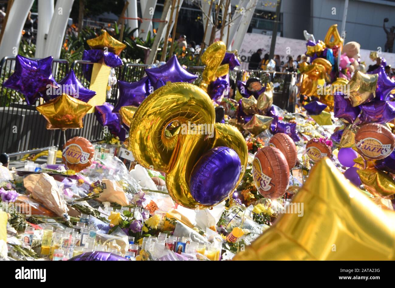 Los Angeles, Kalifornien, USA 31. Januar 2020 EIN allgemeiner Blick auf die Atmosphäre von Kobe Bryant und Gigi Bryant Memorial im Staples Center am 31. Januar 2020 in Los Angeles, Kalifornien, USA. Foto von Barry King/Alamy Live News Stockfoto