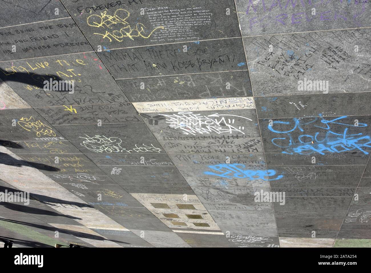 Los Angeles, Kalifornien, USA 31. Januar 2020 EIN allgemeiner Blick auf die Atmosphäre von Kobe Bryant und Gigi Bryant Memorial im Staples Center am 31. Januar 2020 in Los Angeles, Kalifornien, USA. Foto von Barry King/Alamy Live News Stockfoto