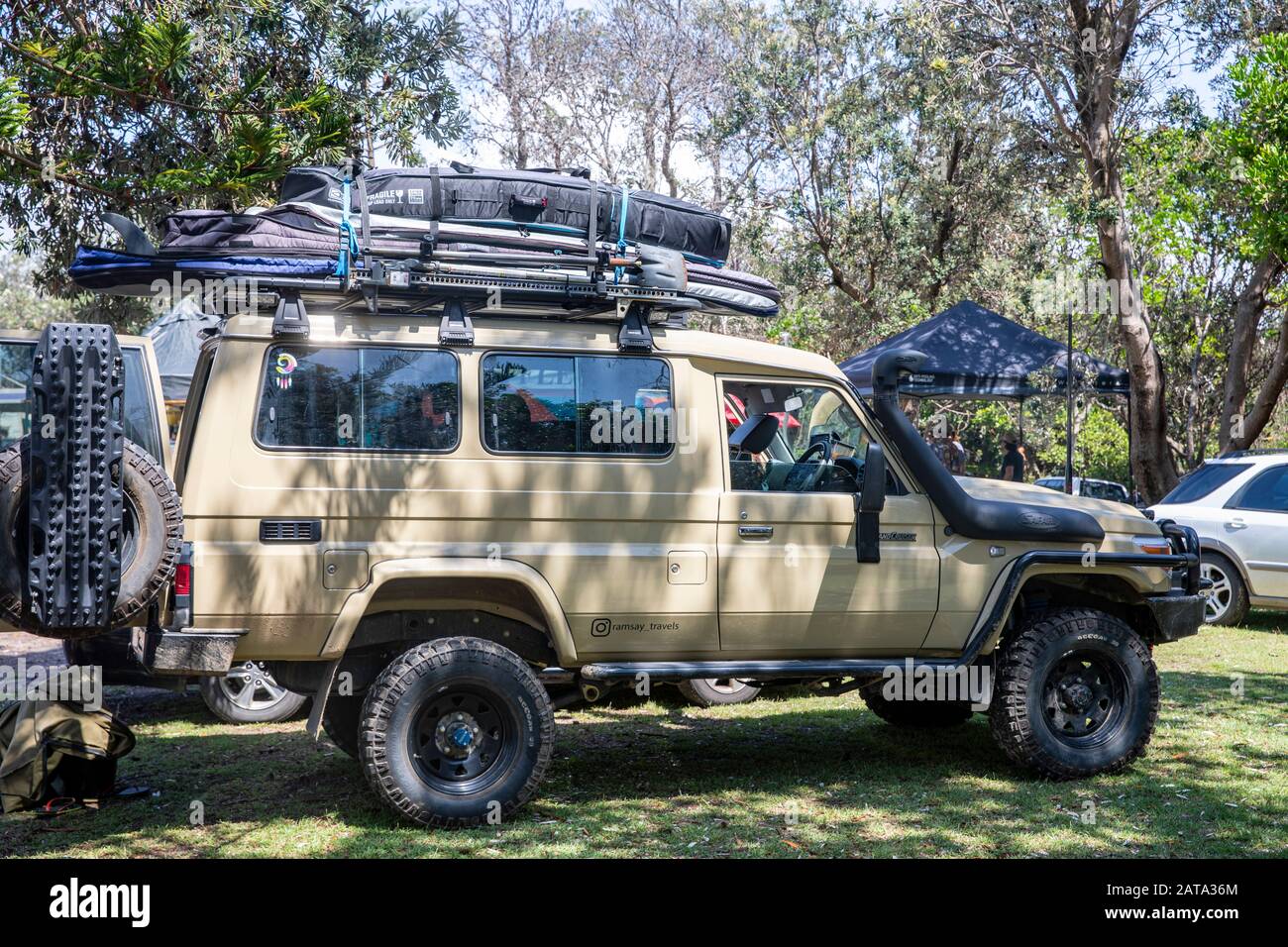 Toyota Truppenträger landcruiser Fahrzeug in Byron Bay Australien, eingerichtet für Camping und Touren Stockfoto