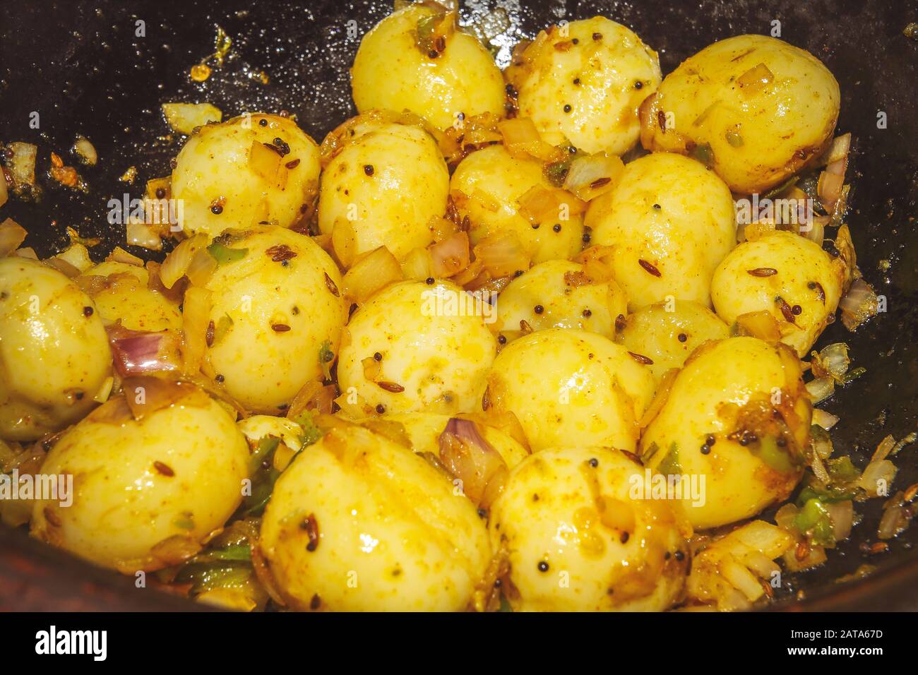 Traditionelles Indisches Pikantes Baby-Kartoffeln-Rezept Stockfoto