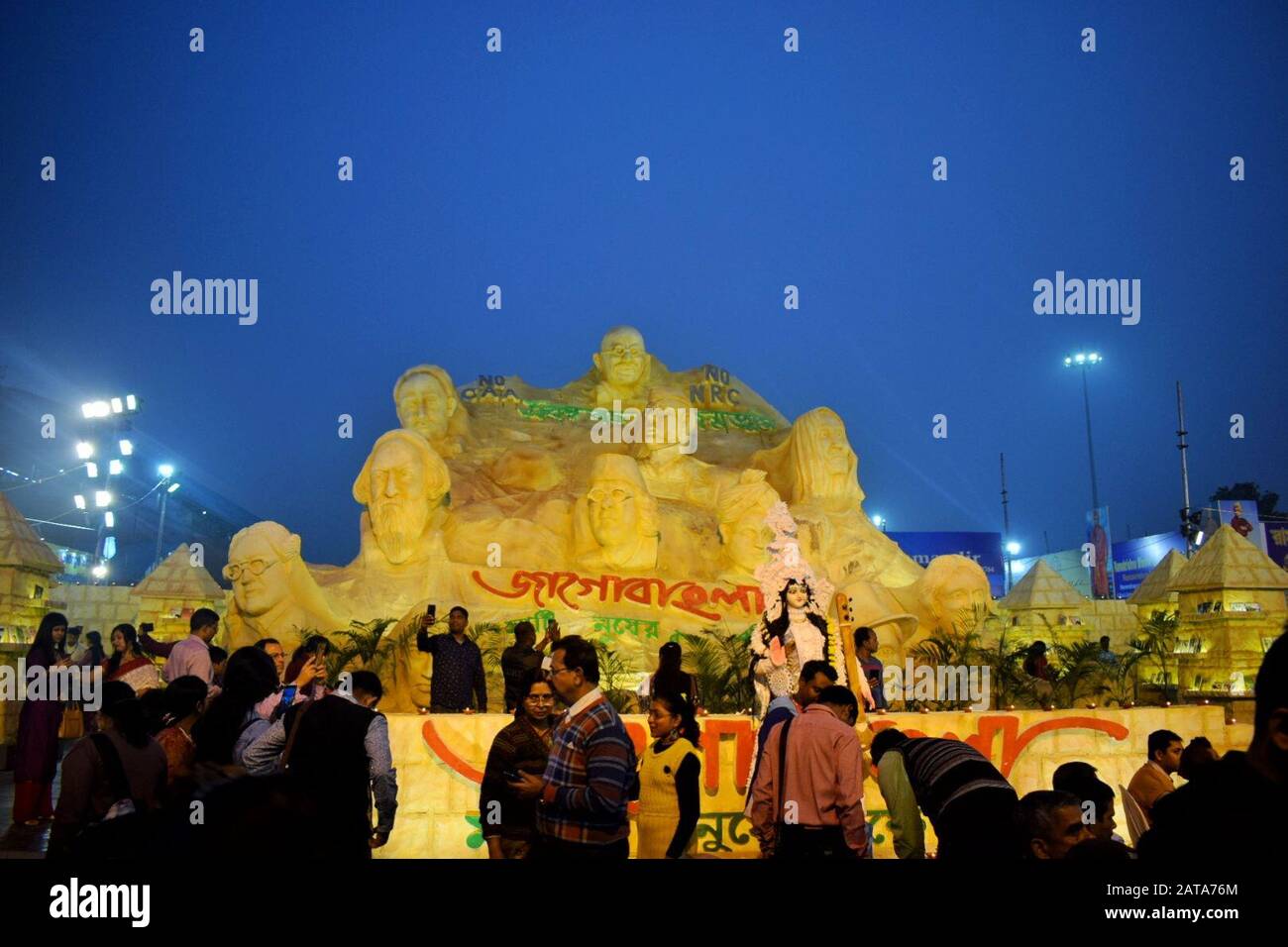 Kolkata, Indien. Januar 2020. Die Buchmesse International Kolkata ist in erster Linie für die breite Öffentlichkeit und nicht für den Vollverkauf bestimmt. Es ist die größte Nicht-Fachbuchmesse der Welt, Asiens größte Buchmesse und die meistbesuchte Buchmesse. (Foto von Rahul Biswas/Pacific Press) Credit: Pacific Press Agency/Alamy Live News Stockfoto