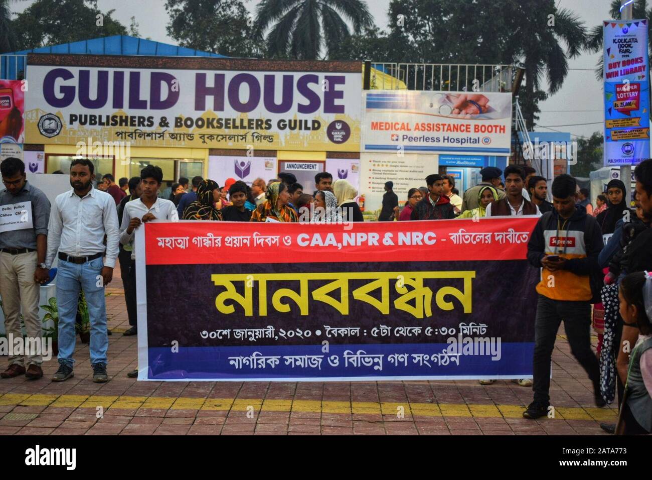 Kolkata, Indien. Januar 2020. Die Buchmesse International Kolkata ist in erster Linie für die breite Öffentlichkeit und nicht für den Vollverkauf bestimmt. Es ist die größte Nicht-Fachbuchmesse der Welt, Asiens größte Buchmesse und die meistbesuchte Buchmesse. (Foto von Rahul Biswas/Pacific Press) Credit: Pacific Press Agency/Alamy Live News Stockfoto
